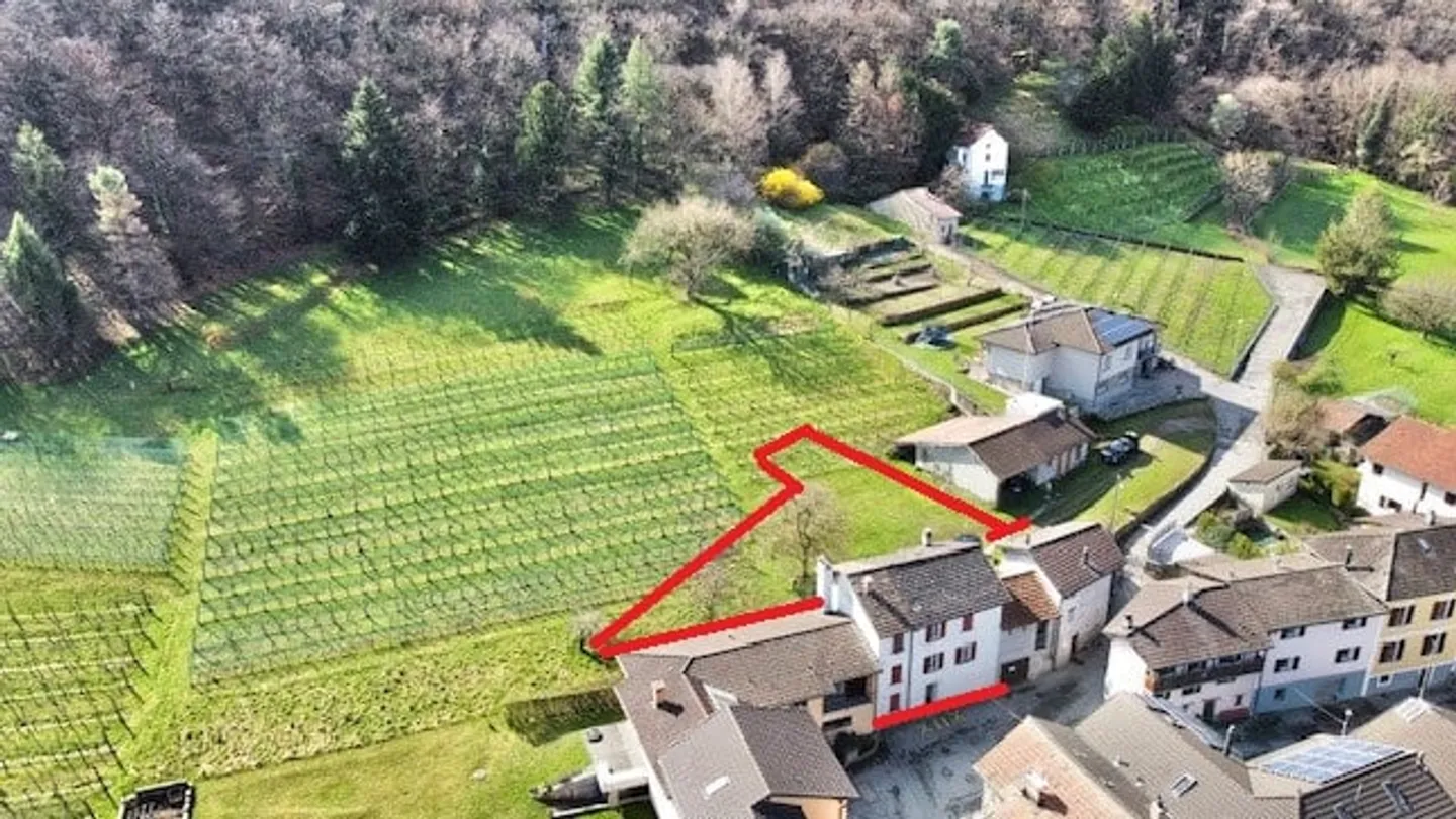 Sale in Camorino (Core) - Buildable Plot with Property - Photo 3 of 8