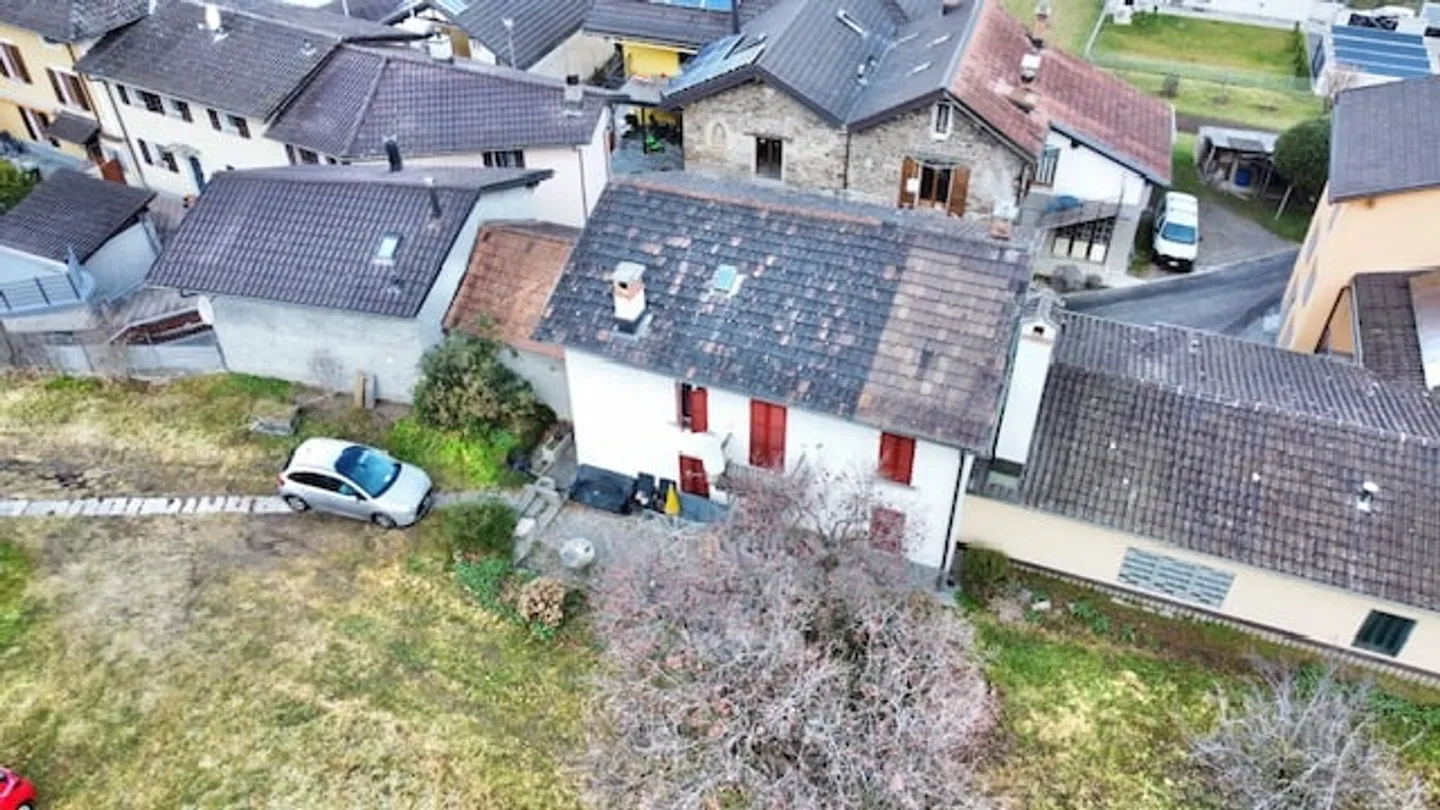 Sale in Camorino (Core) - Buildable Plot with Property - Photo 4 of 8