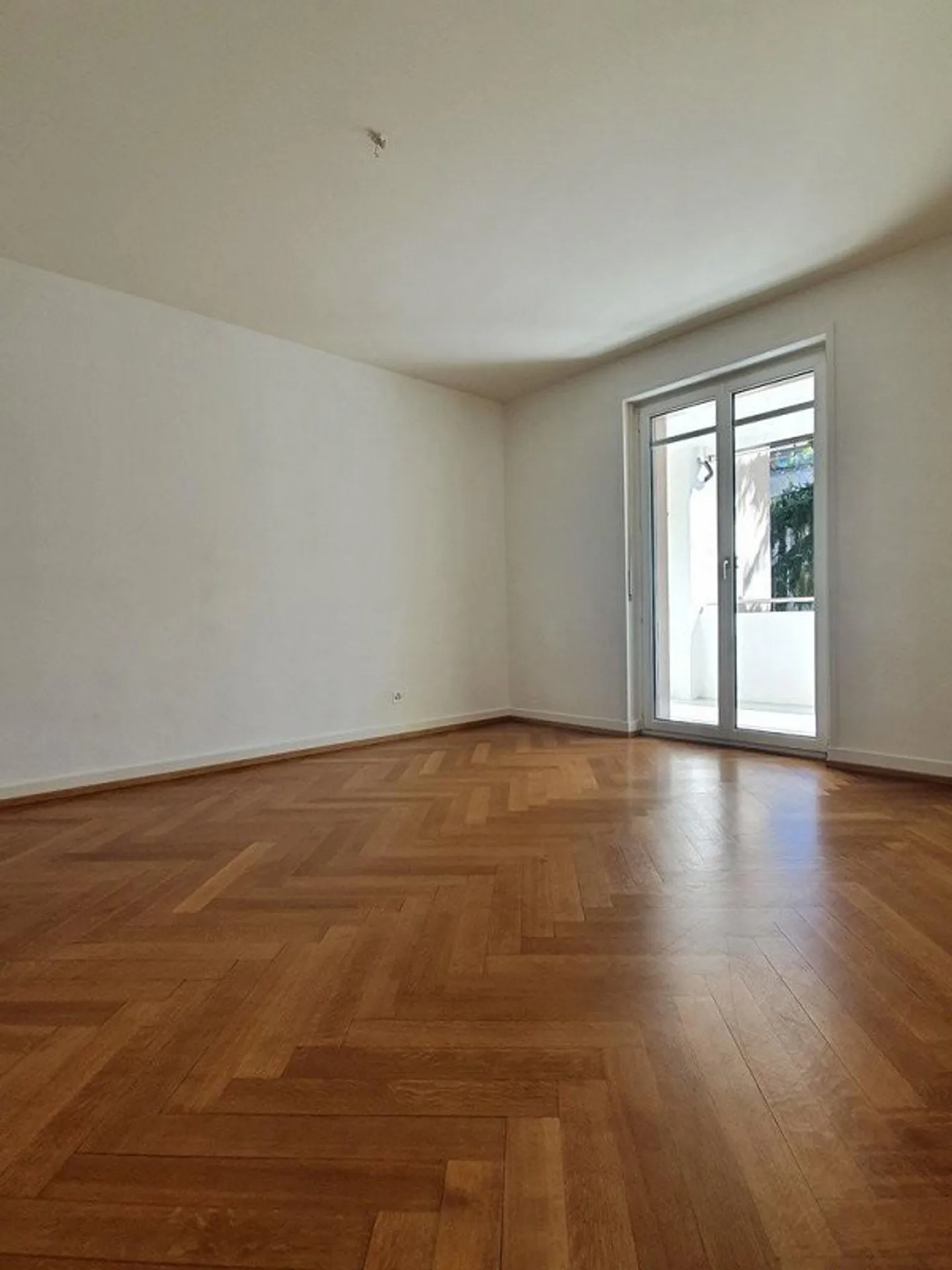 Helle Wohnung mit moderner Küche und ruhigem Balkon - Foto 5 von 10