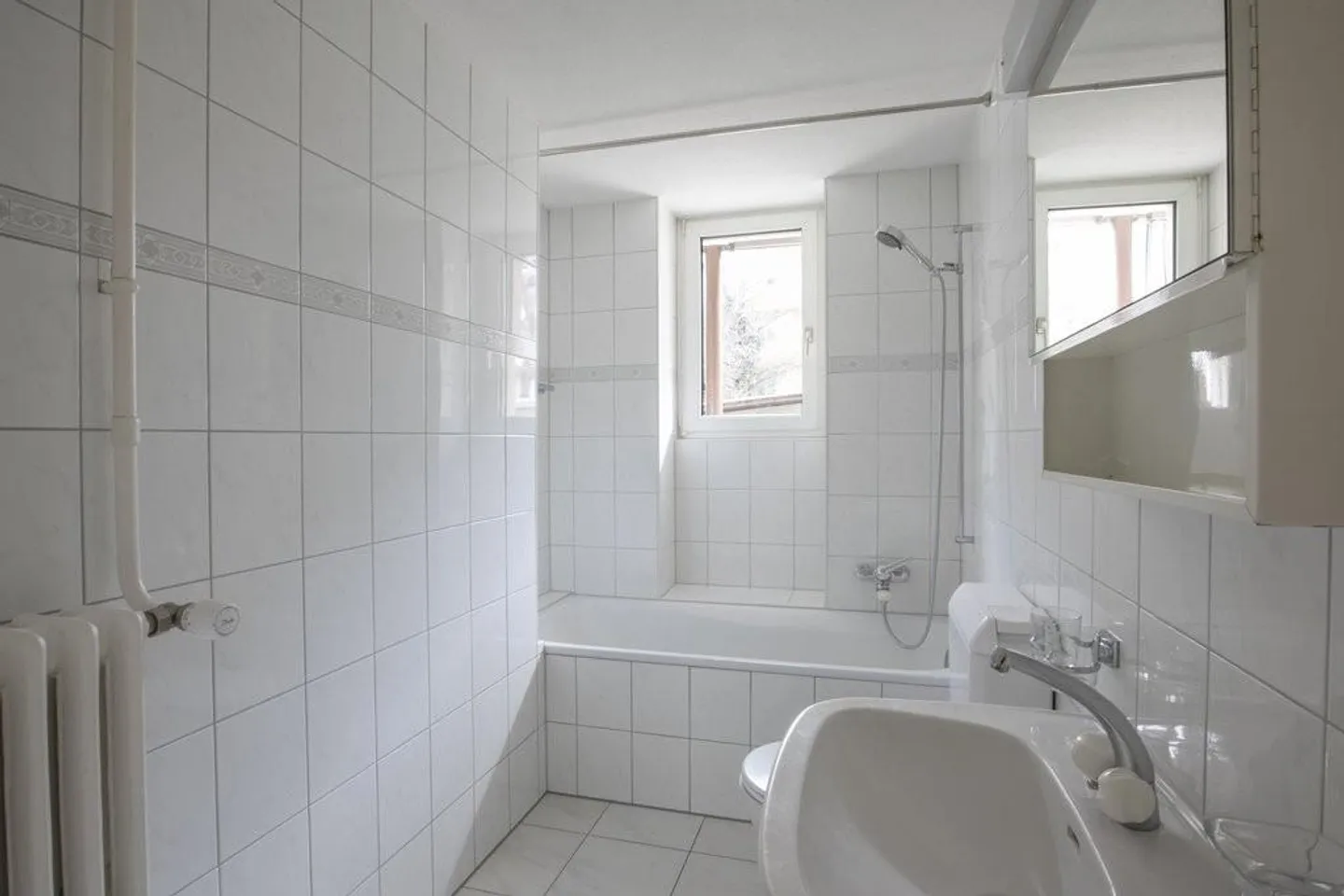 Helle Wohnung mit moderner Küche und ruhigem Balkon - Foto 7 von 10