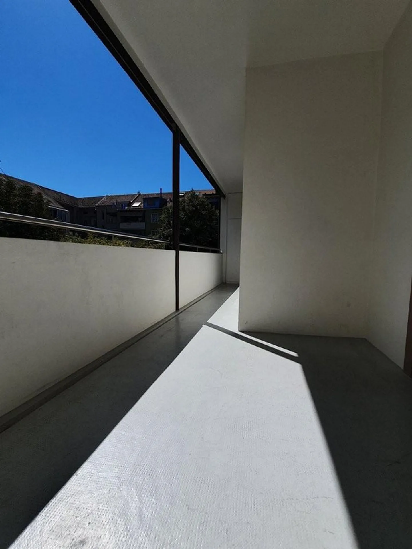 Helle Wohnung mit moderner Küche und ruhigem Balkon - Foto 9 von 10