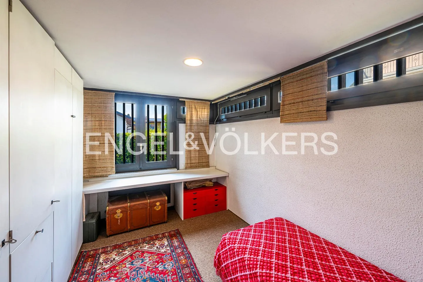 Villa avec piscine et grand potentiel - Photo 10 sur 13