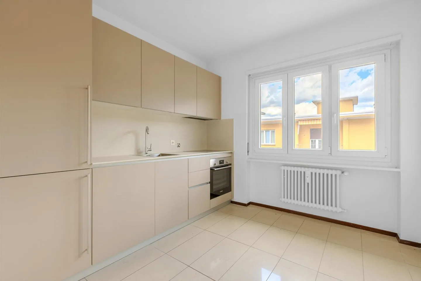 Penthouse 4.5 Rooms with Balconies and Beautiful View in Chiasso - Photo 3 of 9