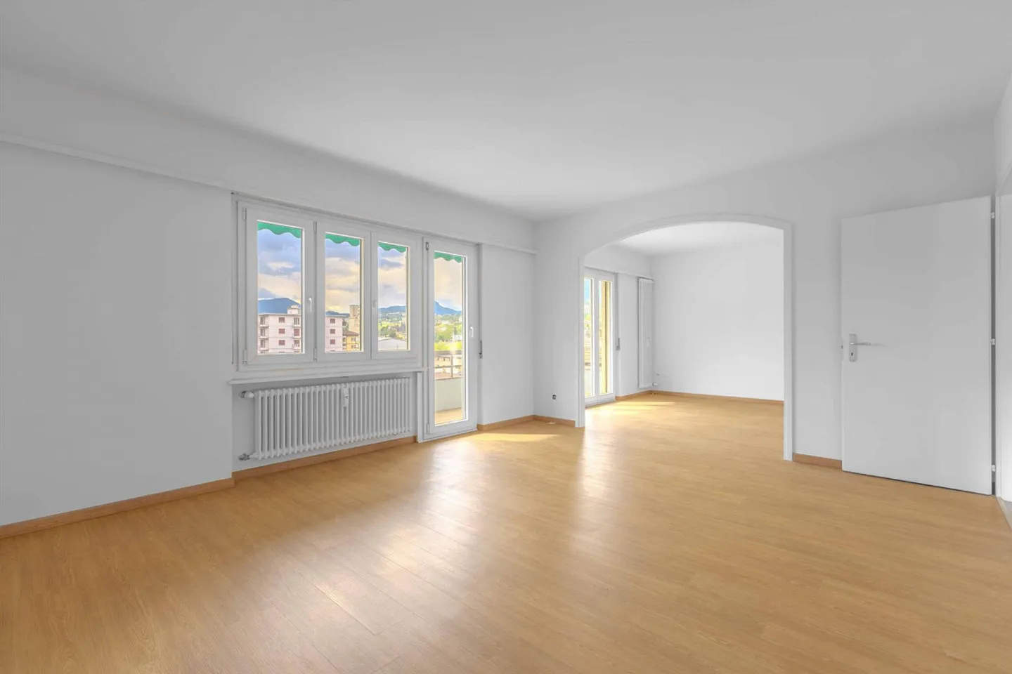 Penthouse 4.5 Rooms with Balconies and Beautiful View in Chiasso - Photo 1 of 9