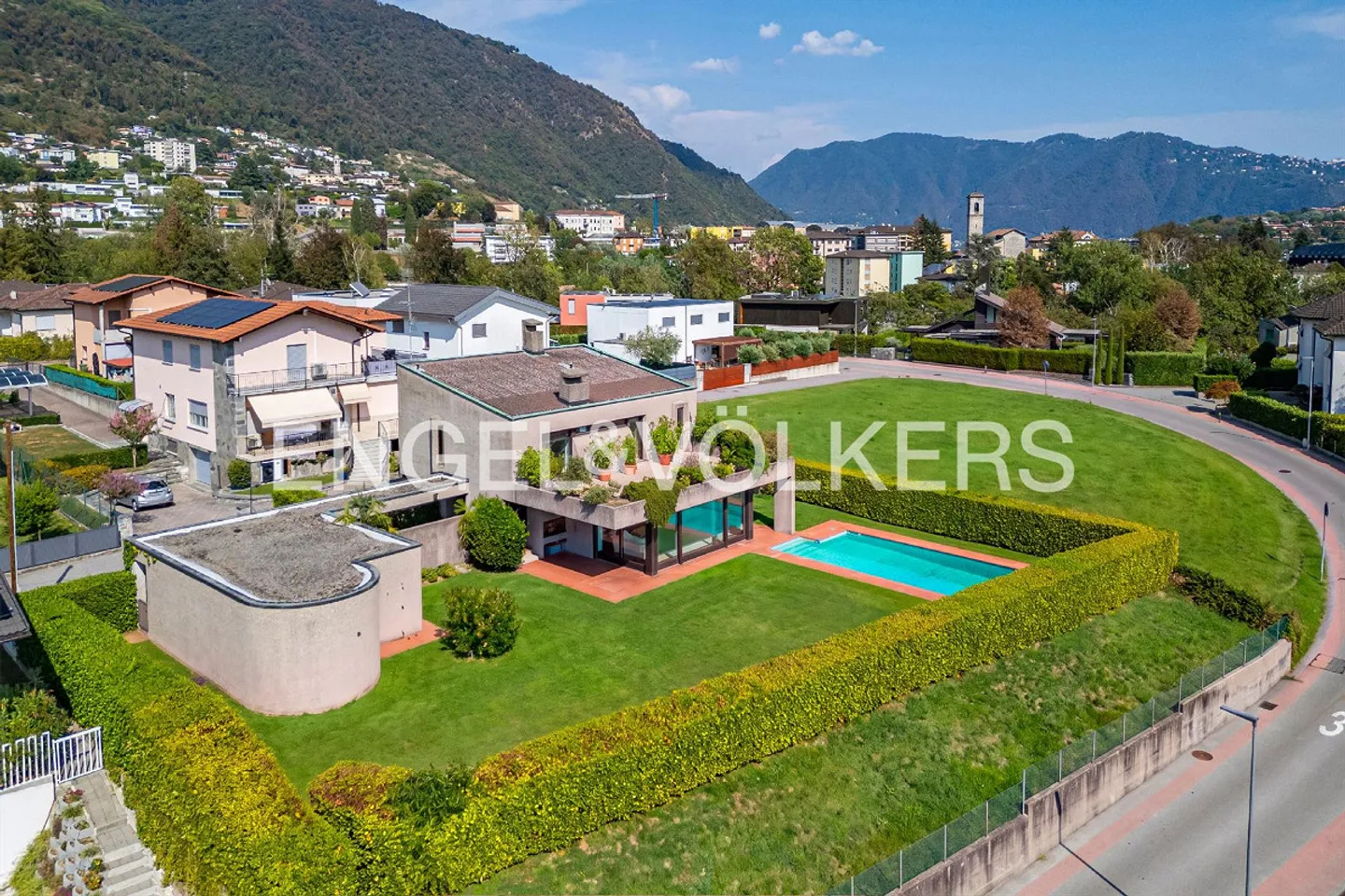 Villa avec piscine et grand potentiel - Photo 13 sur 13