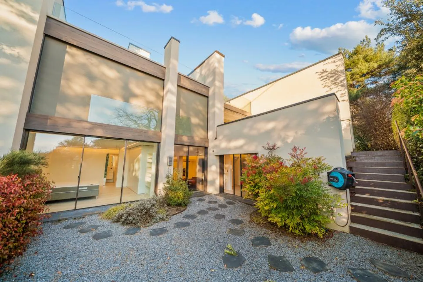 Beautiful townhouse with garden and pool in the heart of Chailly - Photo 1 of 13