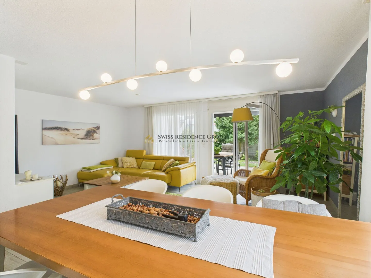 Adatto alle famiglie, standard di costruzione moderno con un giardino da sogno - Foto 11 di 18