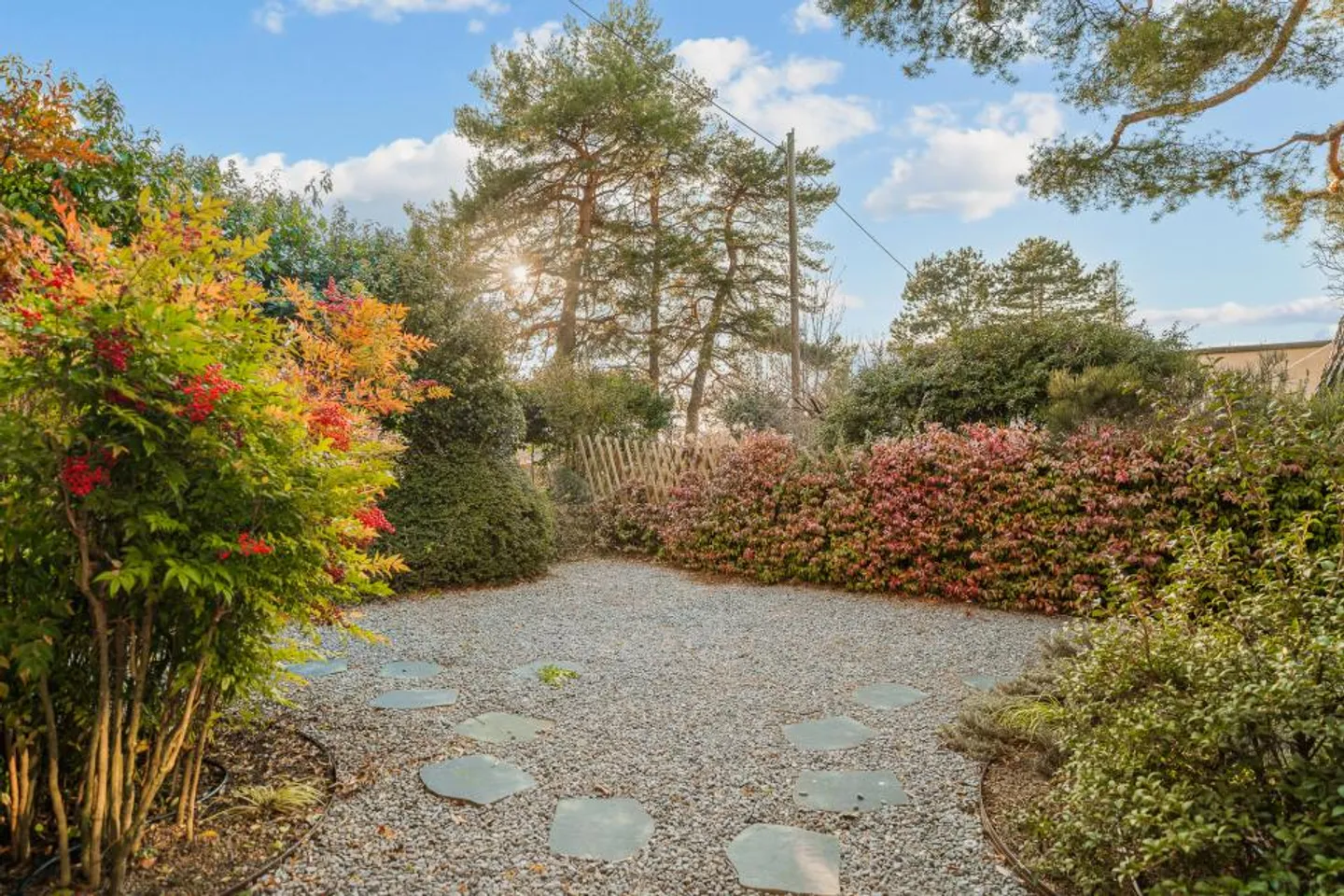 Beautiful townhouse with garden and pool in the heart of Chailly - Photo 2 of 13