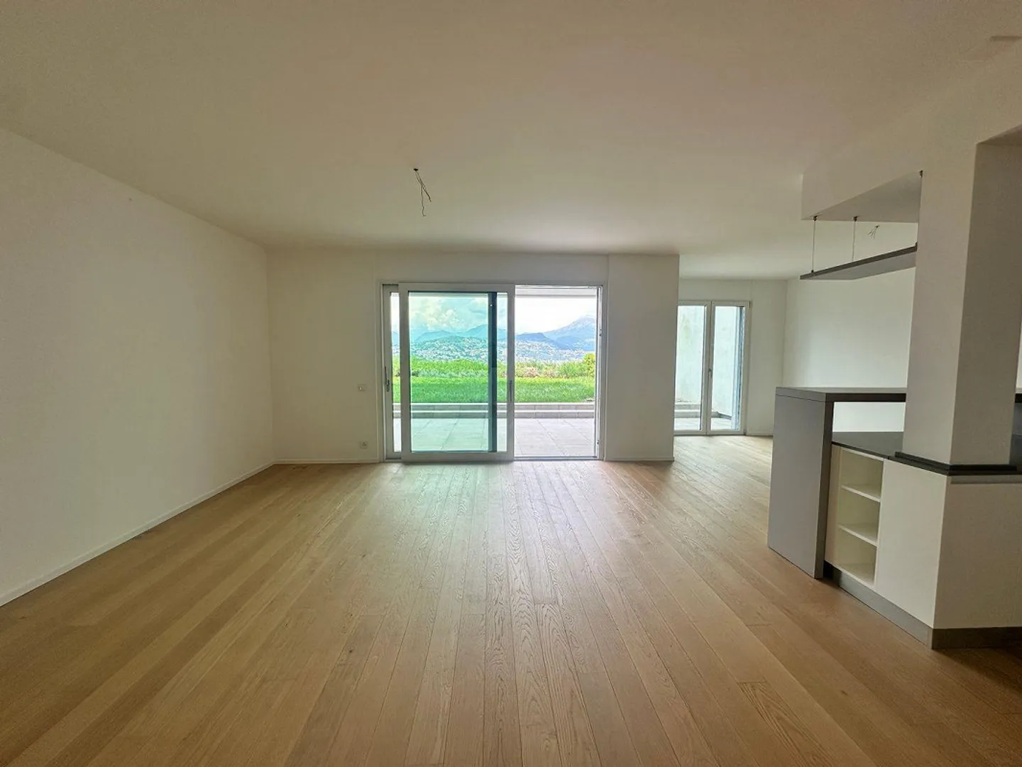 Vie privée avec vue sur le lac dans Emerald Living – THE VIEW Lugano - Photo 3 sur 15