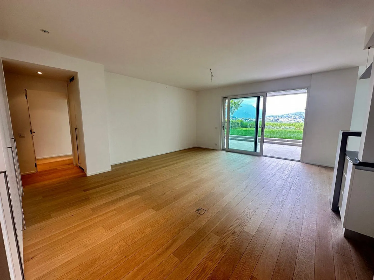 Vie privée avec vue sur le lac dans Emerald Living – THE VIEW Lugano - Photo 5 sur 15