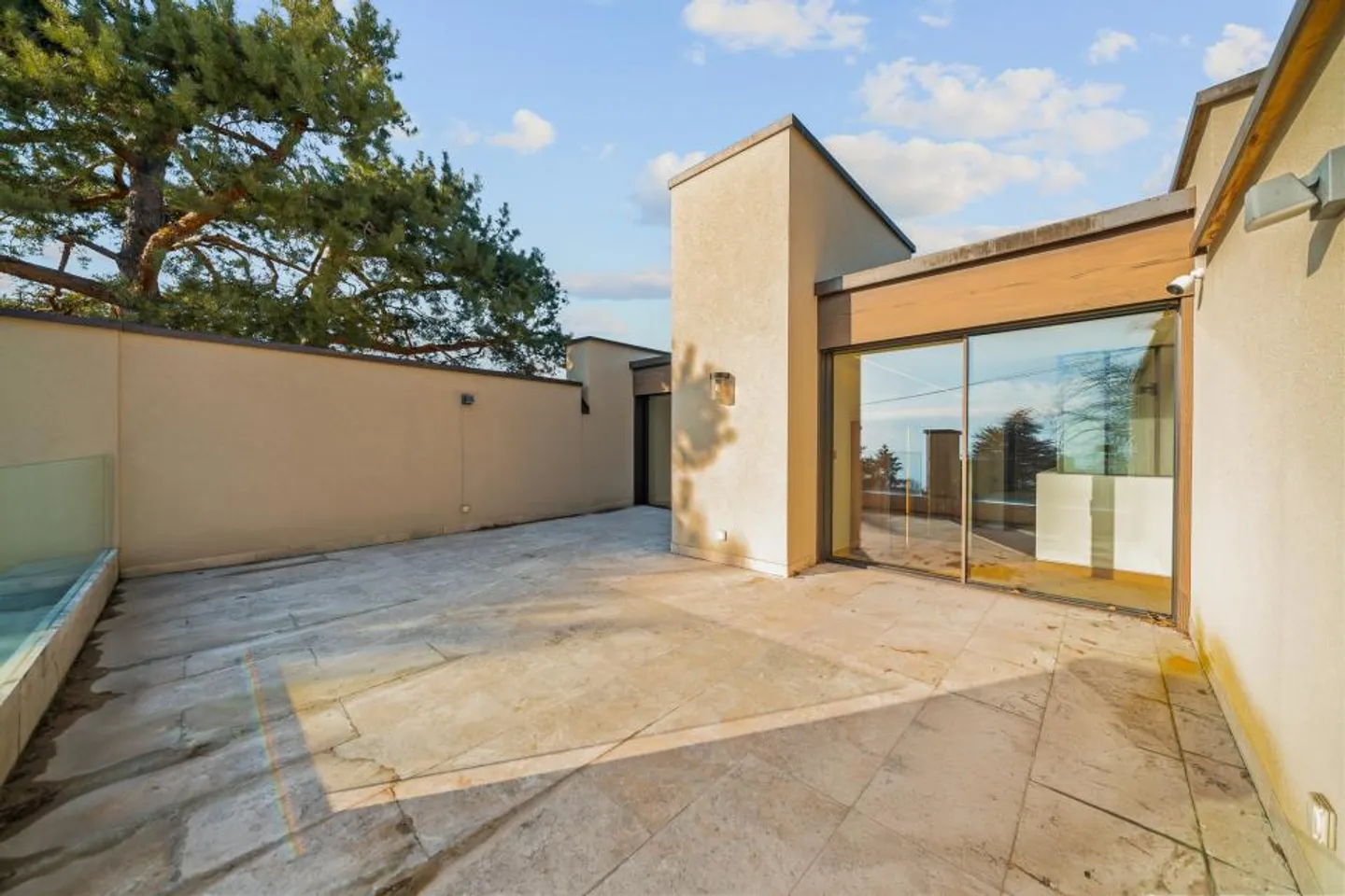 Beautiful townhouse with garden and pool in the heart of Chailly - Photo 10 of 13