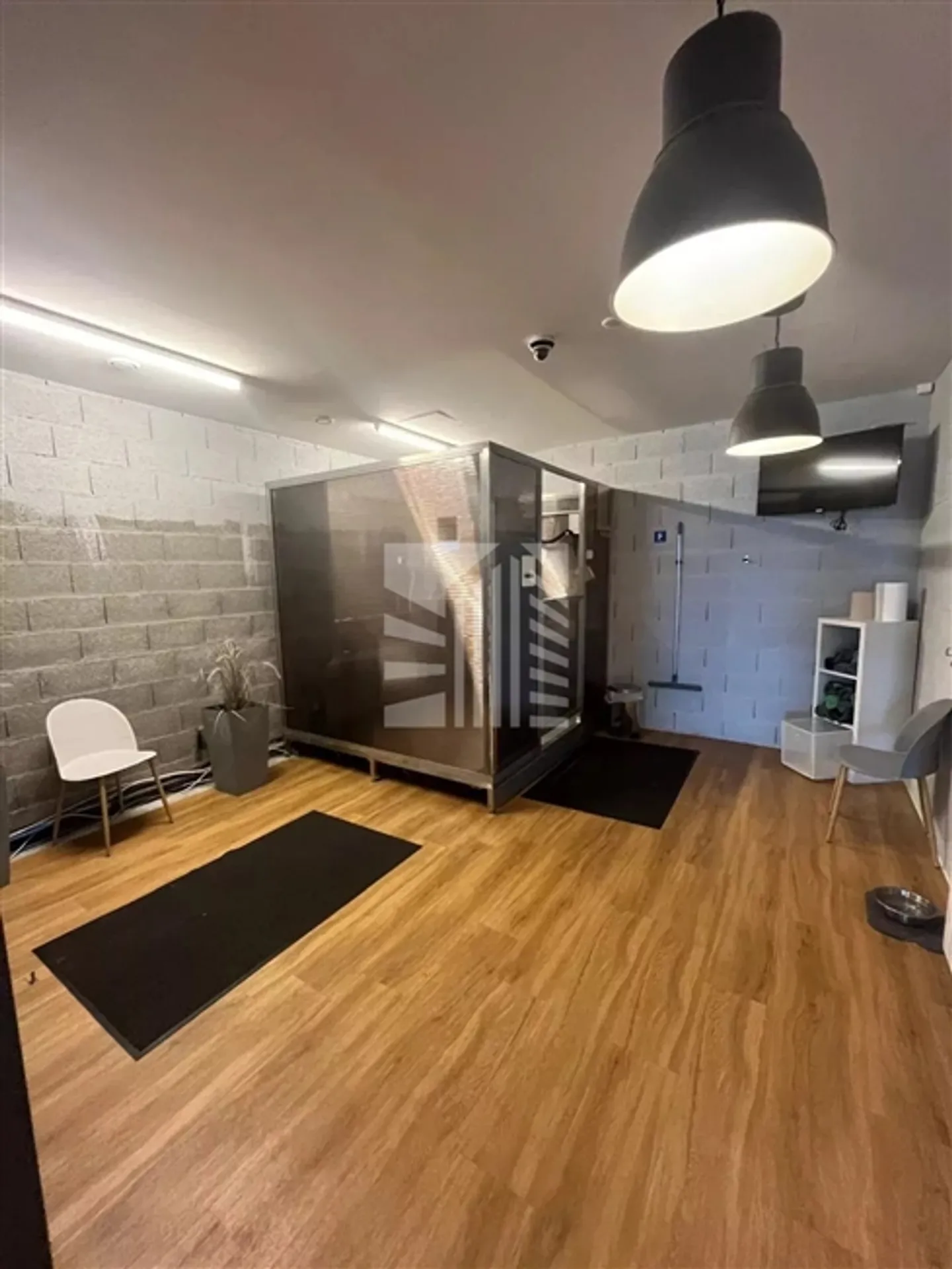 Passage commercial de 85 m² avec haute visibilité - Photo 8 sur 8