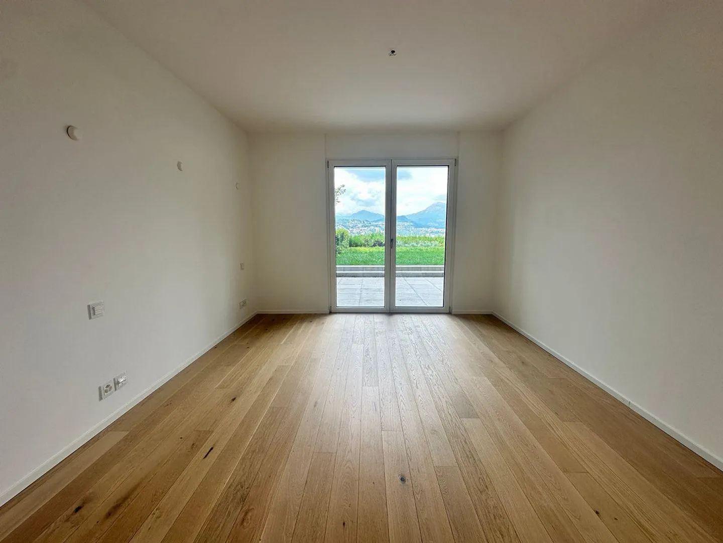 Vie privée avec vue sur le lac dans Emerald Living – THE VIEW Lugano - Photo 8 sur 15