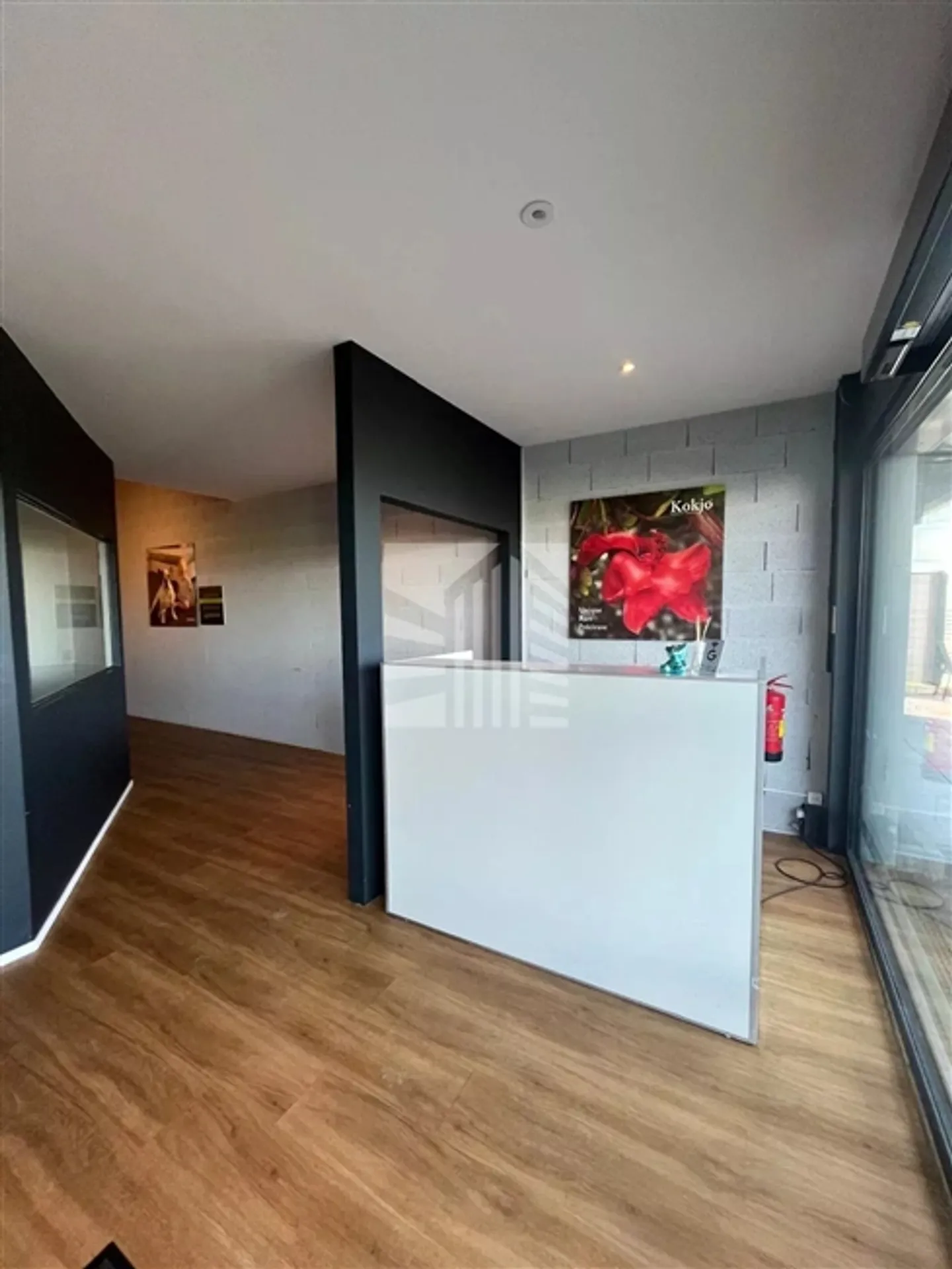 Passage commercial de 85 m² avec haute visibilité - Photo 3 sur 8
