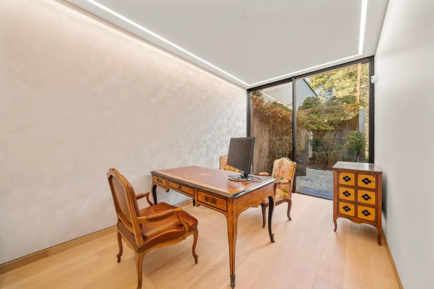 Beautiful townhouse with garden and pool in the heart of Chailly - Photo 12 of 13