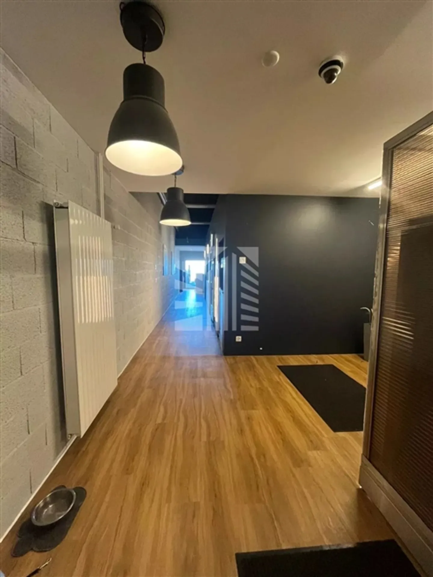 Passage commercial de 85 m² avec haute visibilité - Photo 7 sur 8