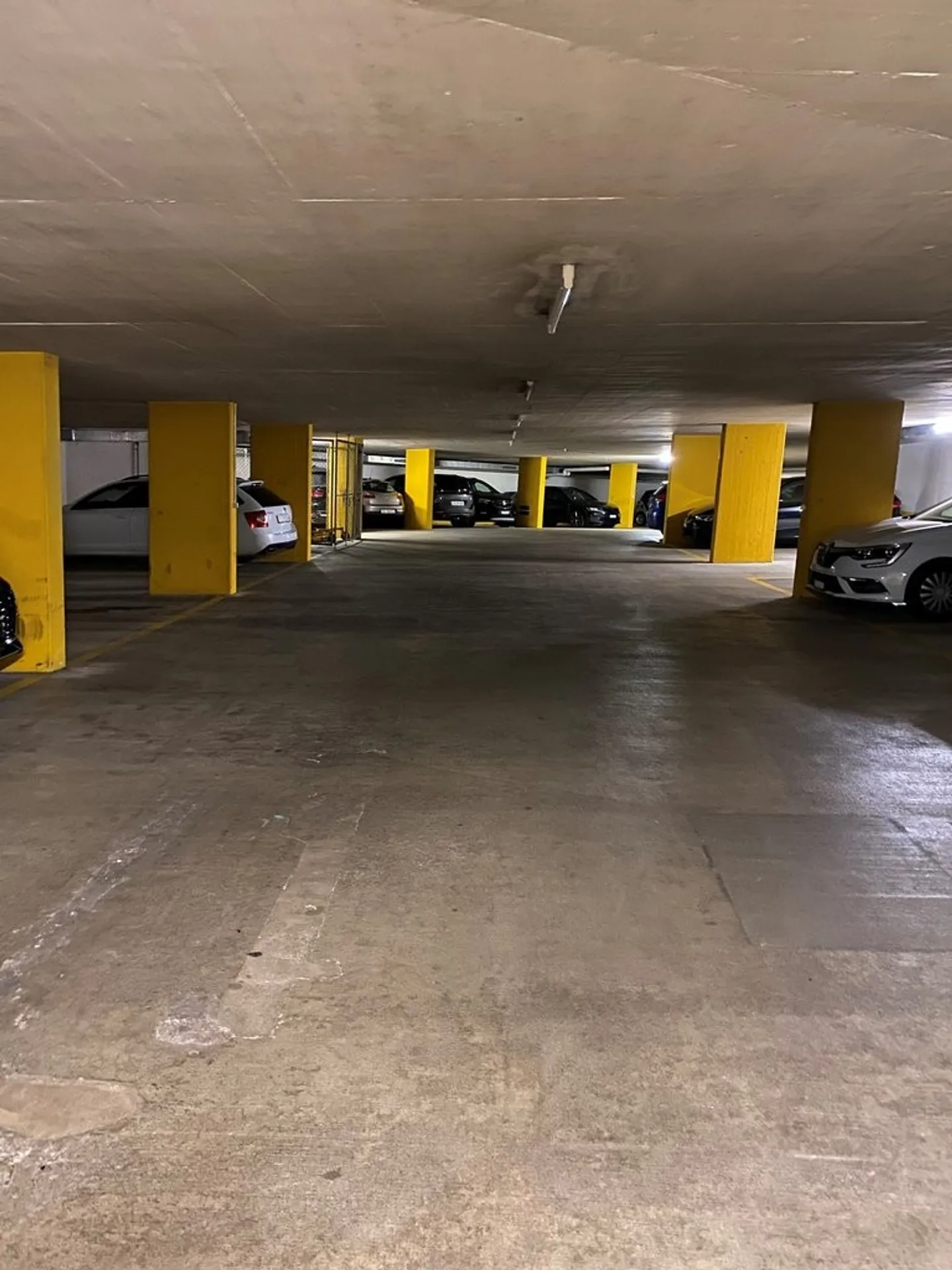 Einstellplätze zu vermieten - Foto 2 von 2