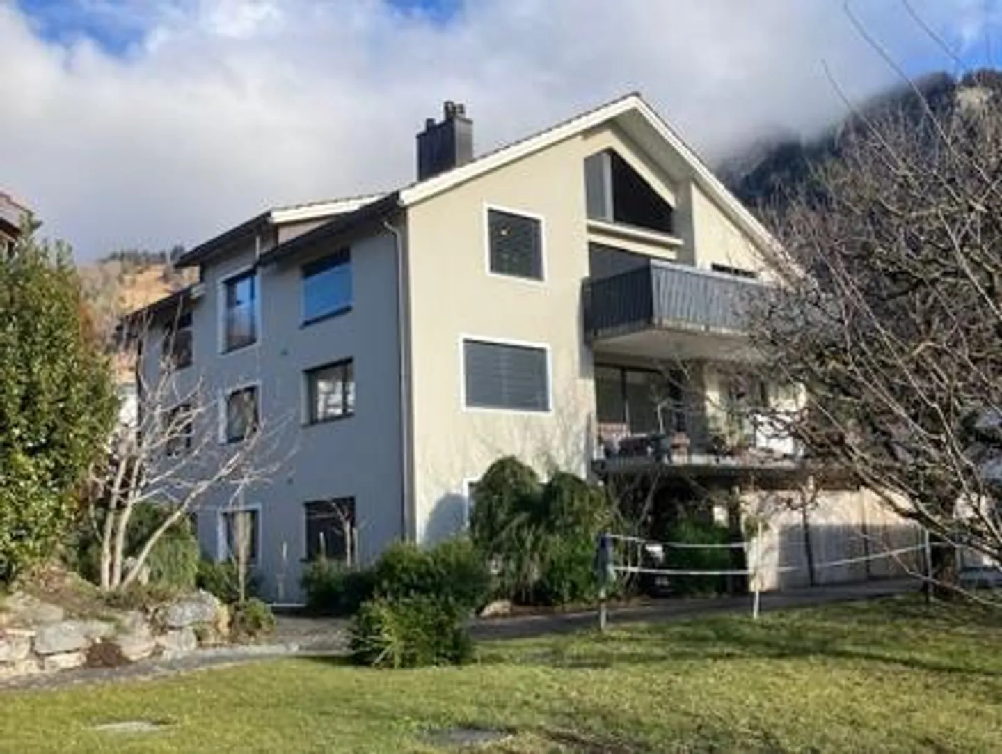 Appartement en attique avec galerie dans un emplacement privilégié - Photo 2 sur 2