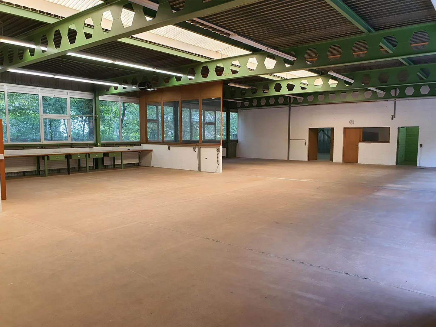 628 m² espace de stockage et de production lumineux avec section bureau - Photo 2 sur 13