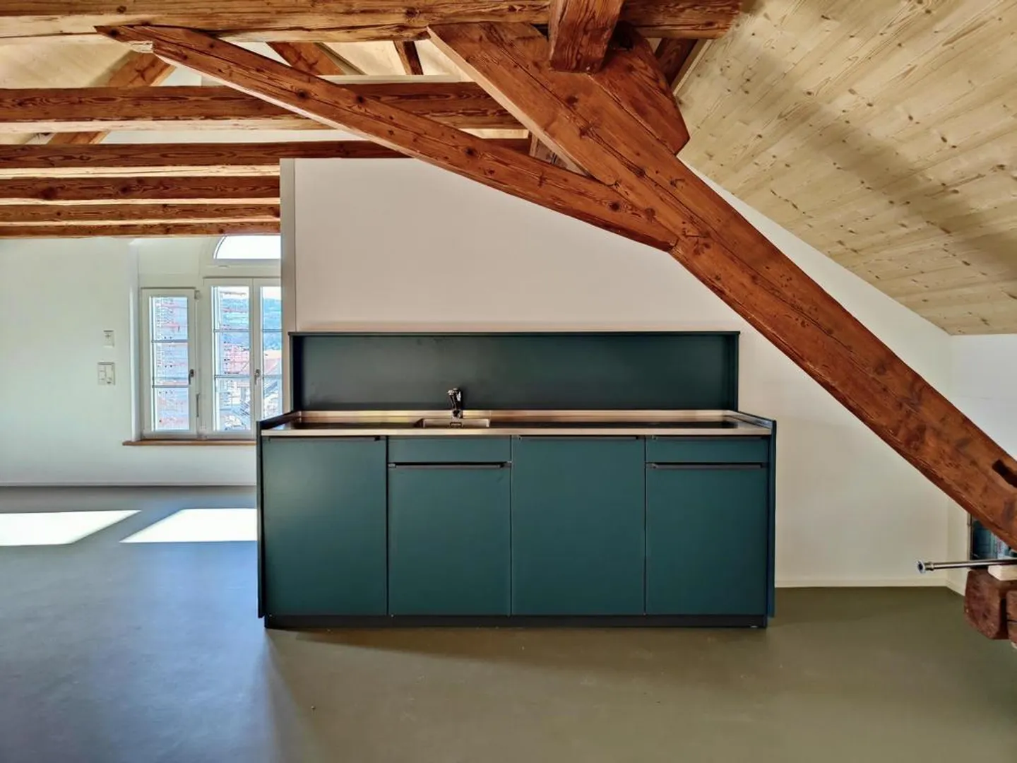 Spazio Atelier/Ufficio luminoso in mansarda, Turbinenweg 1 - Foto 6 di 10