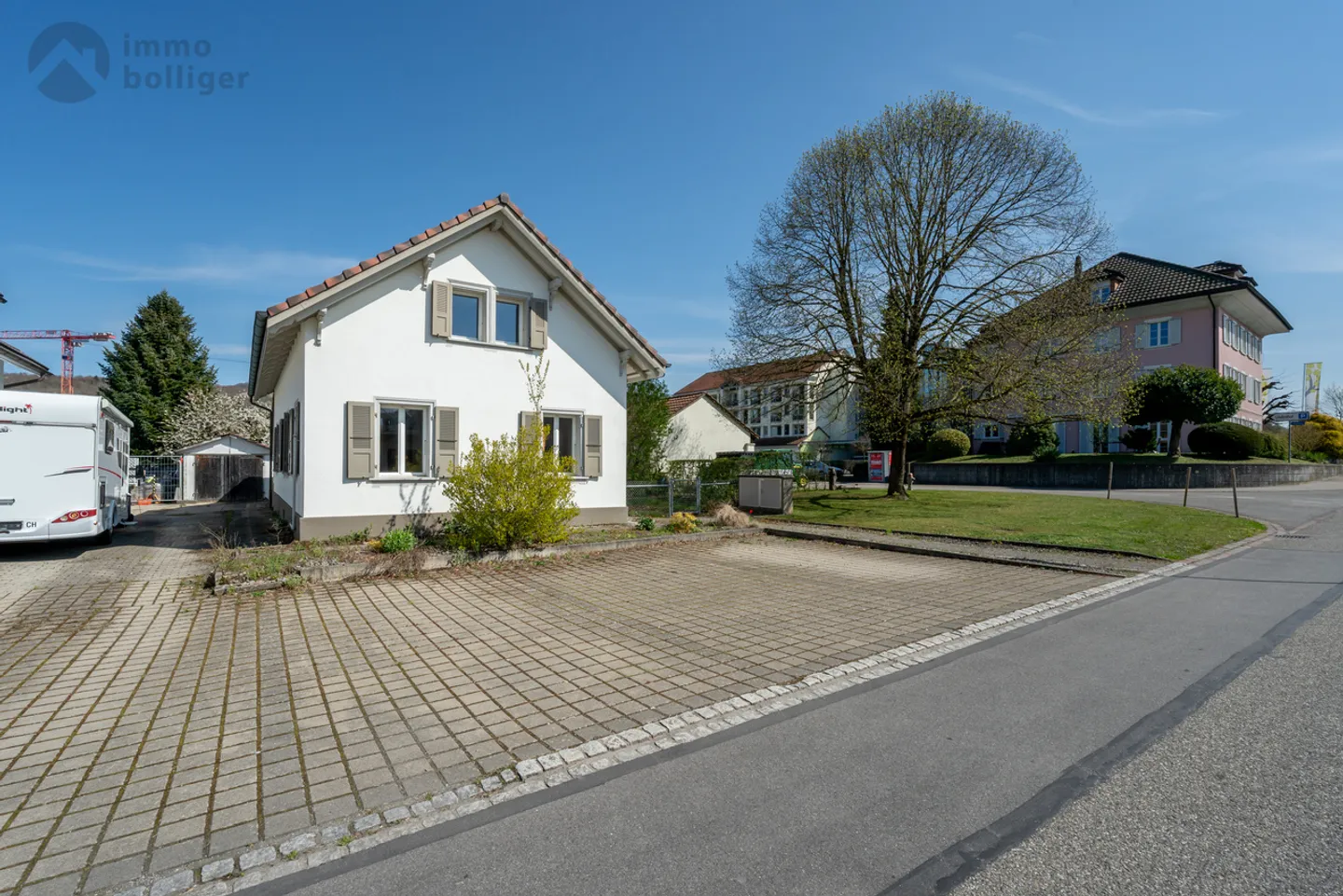 Well-maintained single-family house with garden paradise - Photo 9 of 13