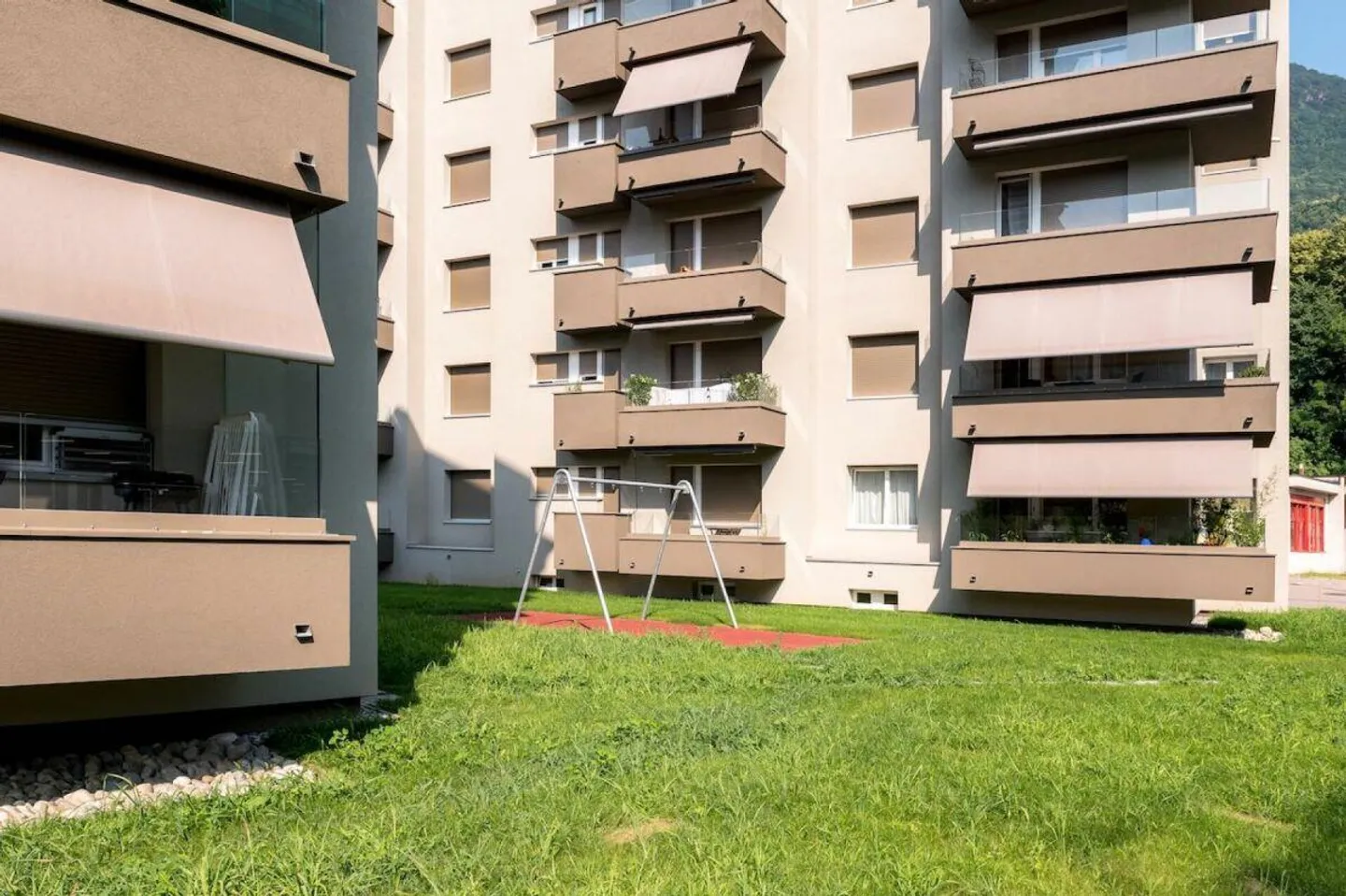 9500, Roggia, stationnement extérieur - Photo 8 sur 11