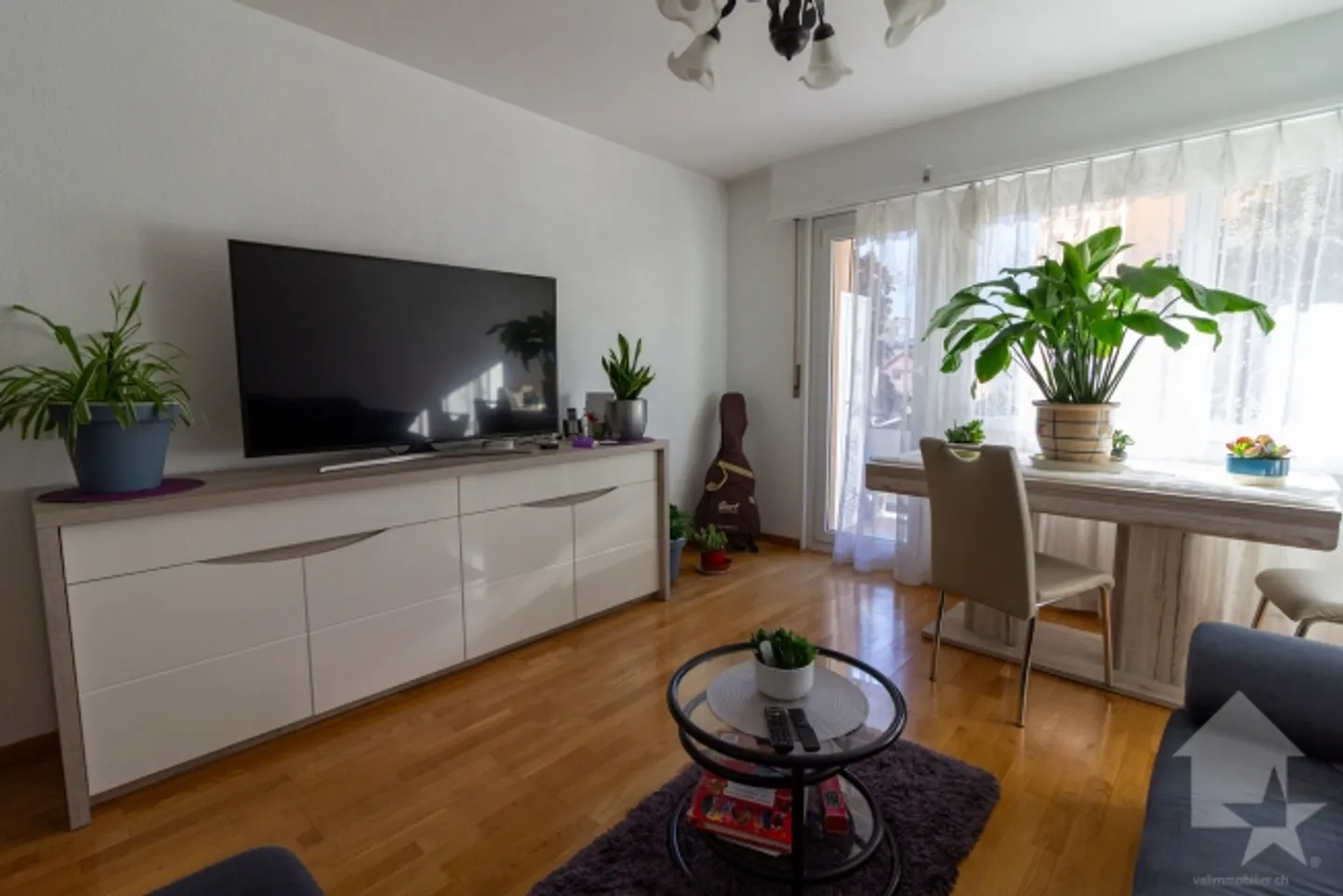 «Schöne 3.5-Zimmerwohnung mit 2 Parkplätzen» - Foto 1 von 13