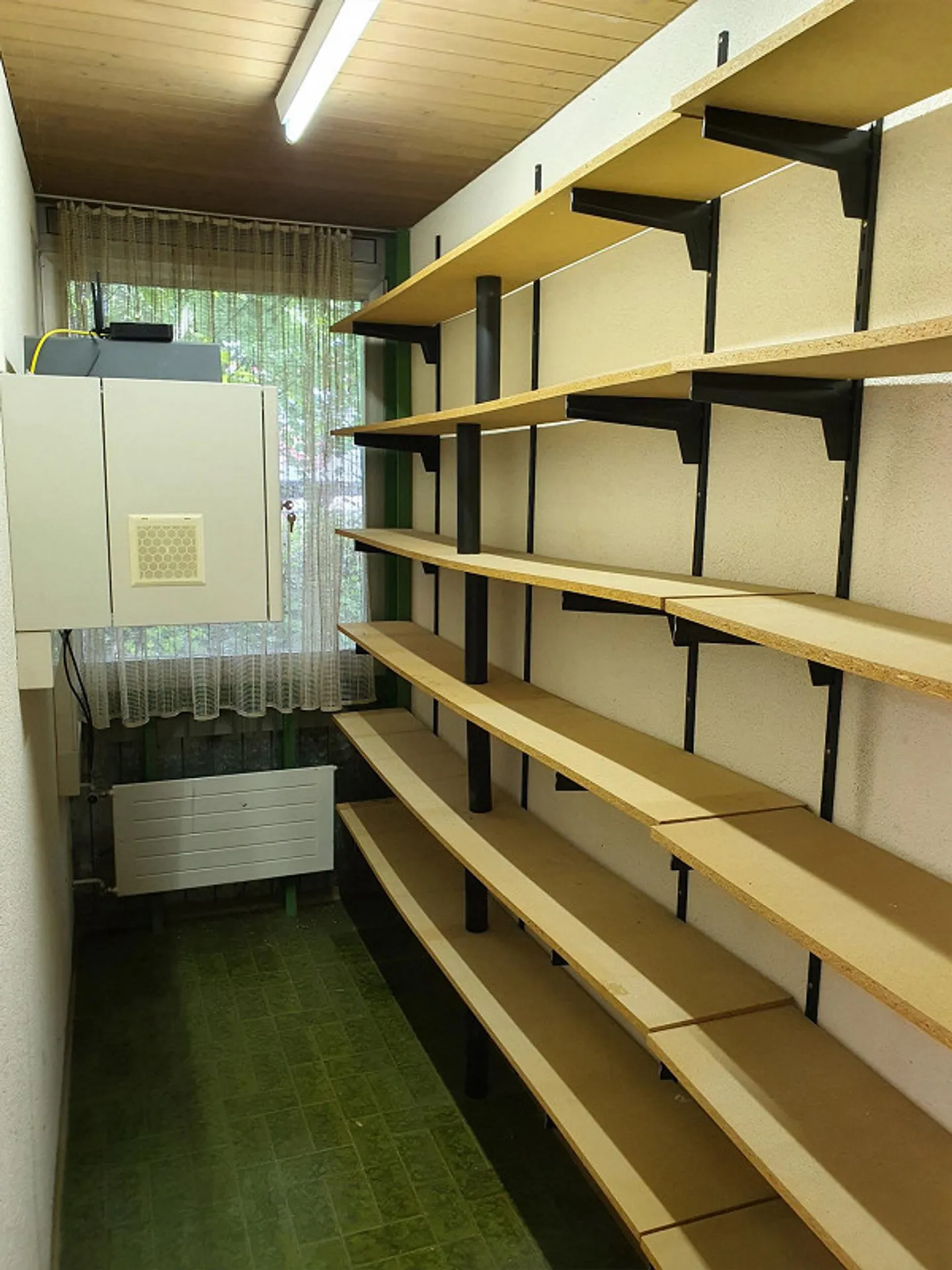 628 m² espace de stockage et de production lumineux avec section bureau - Photo 12 sur 13