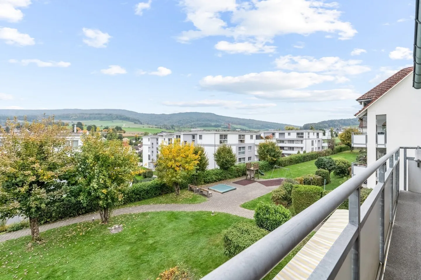 Un emplacement calme rencontre une vue magnifique - Photo 1 sur 8