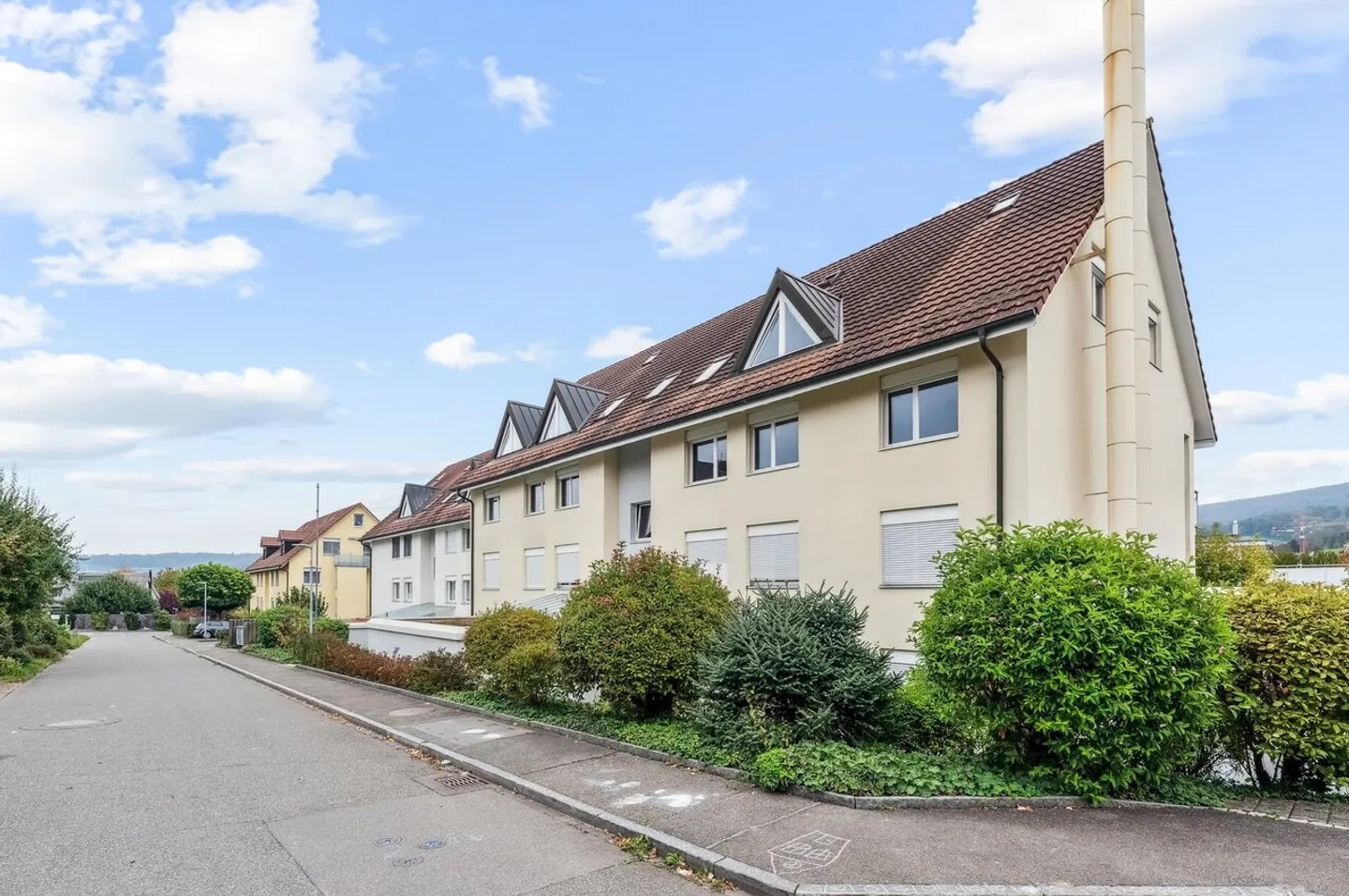 Un emplacement calme rencontre une vue magnifique - Photo 6 sur 8