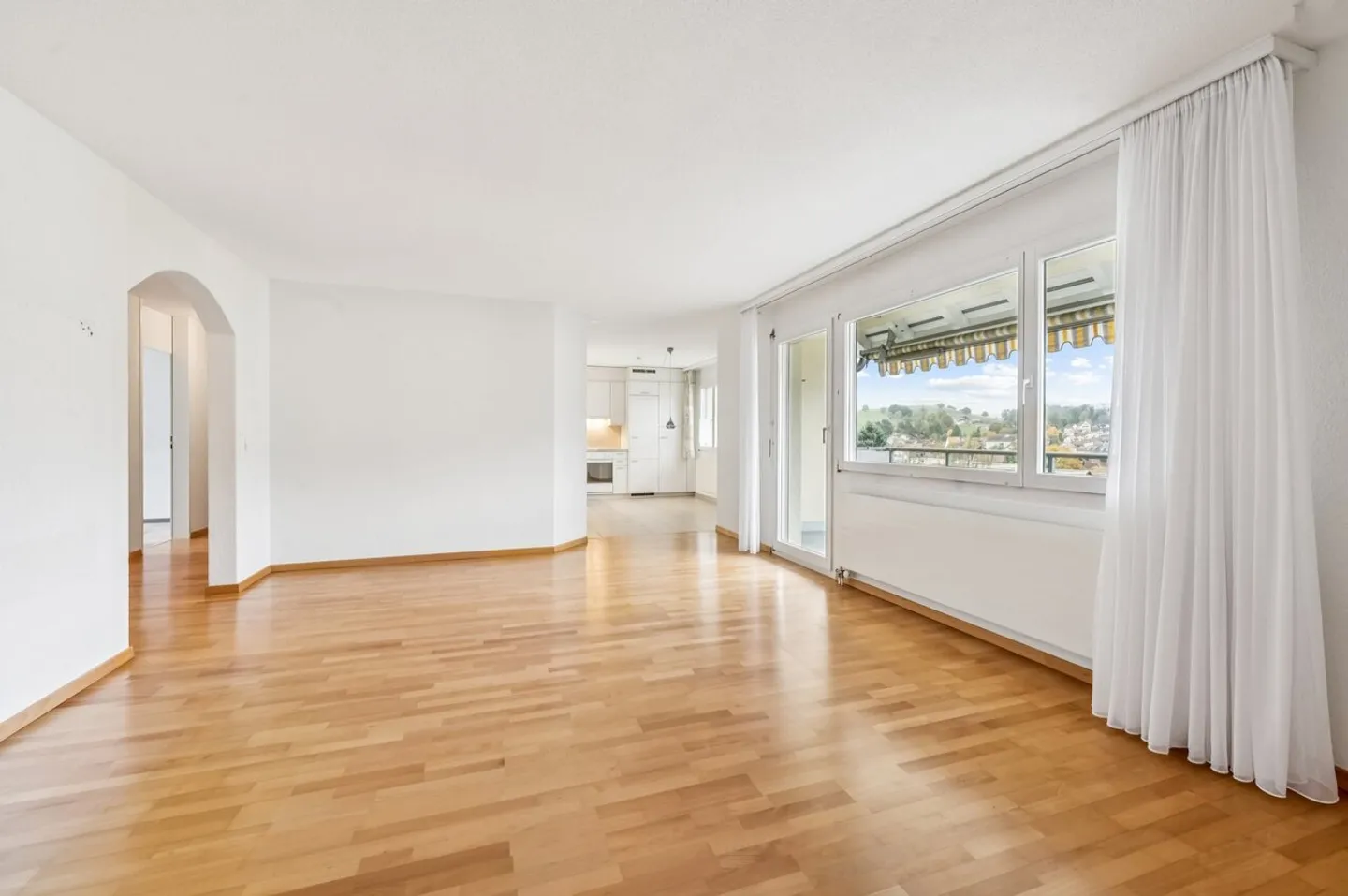 Un emplacement calme rencontre une vue magnifique - Photo 2 sur 8