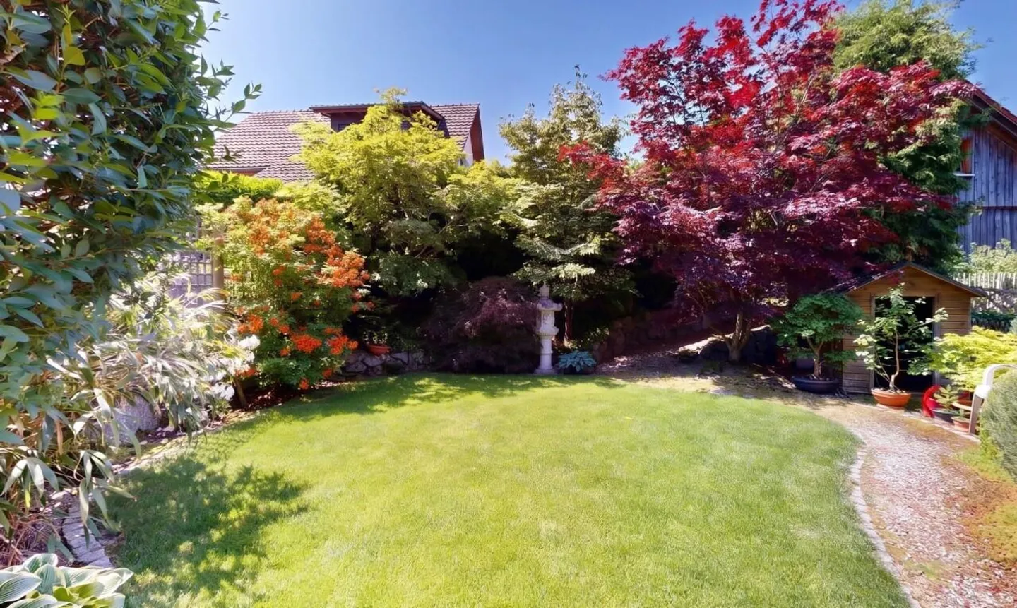 Charming Townhouse in Quiet Area - Photo 2 of 11