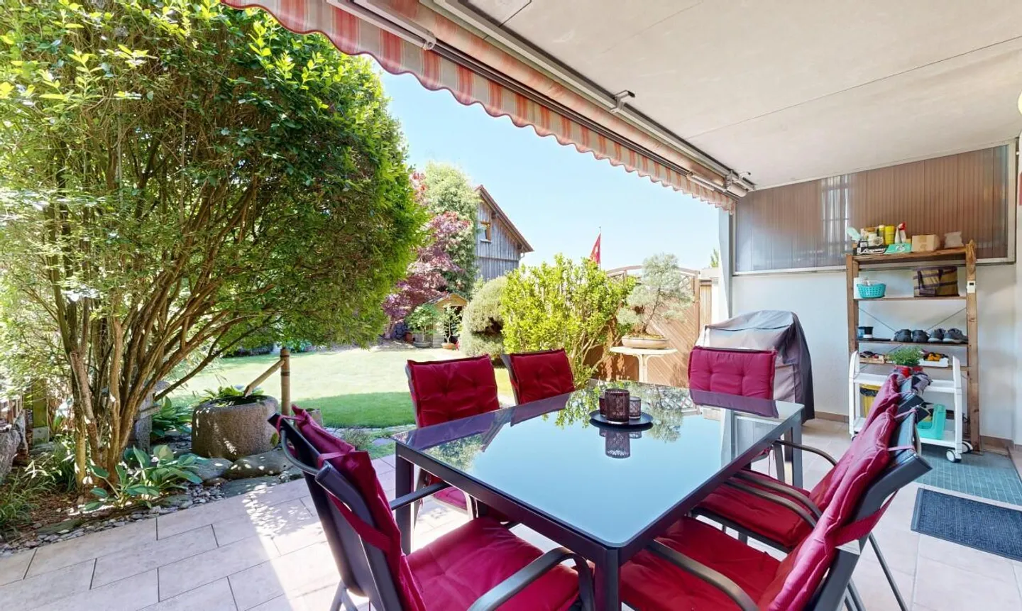 Charming Townhouse in Quiet Area - Photo 3 of 11
