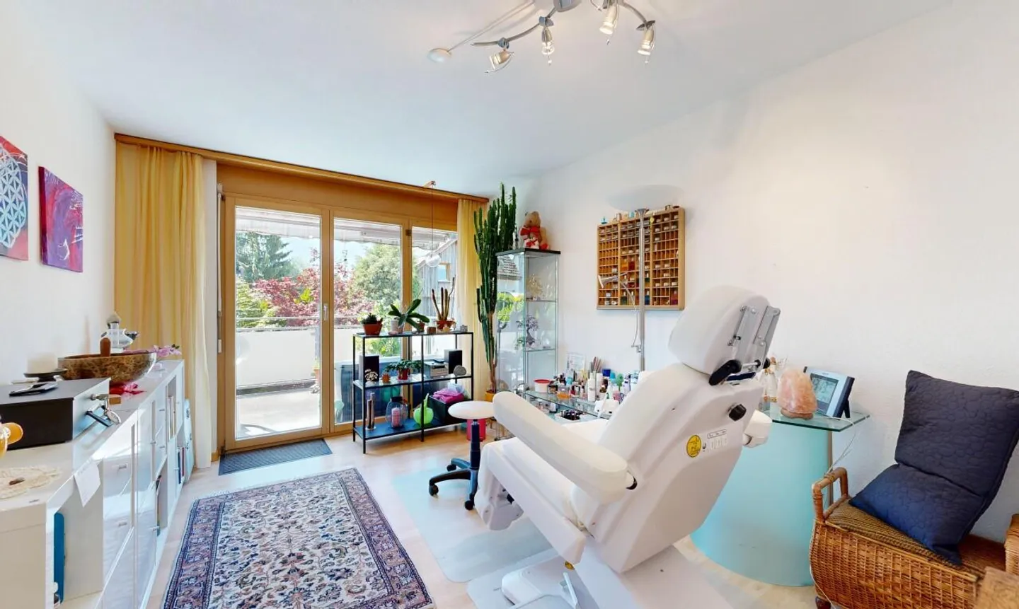 Charming Townhouse in Quiet Area - Photo 8 of 11