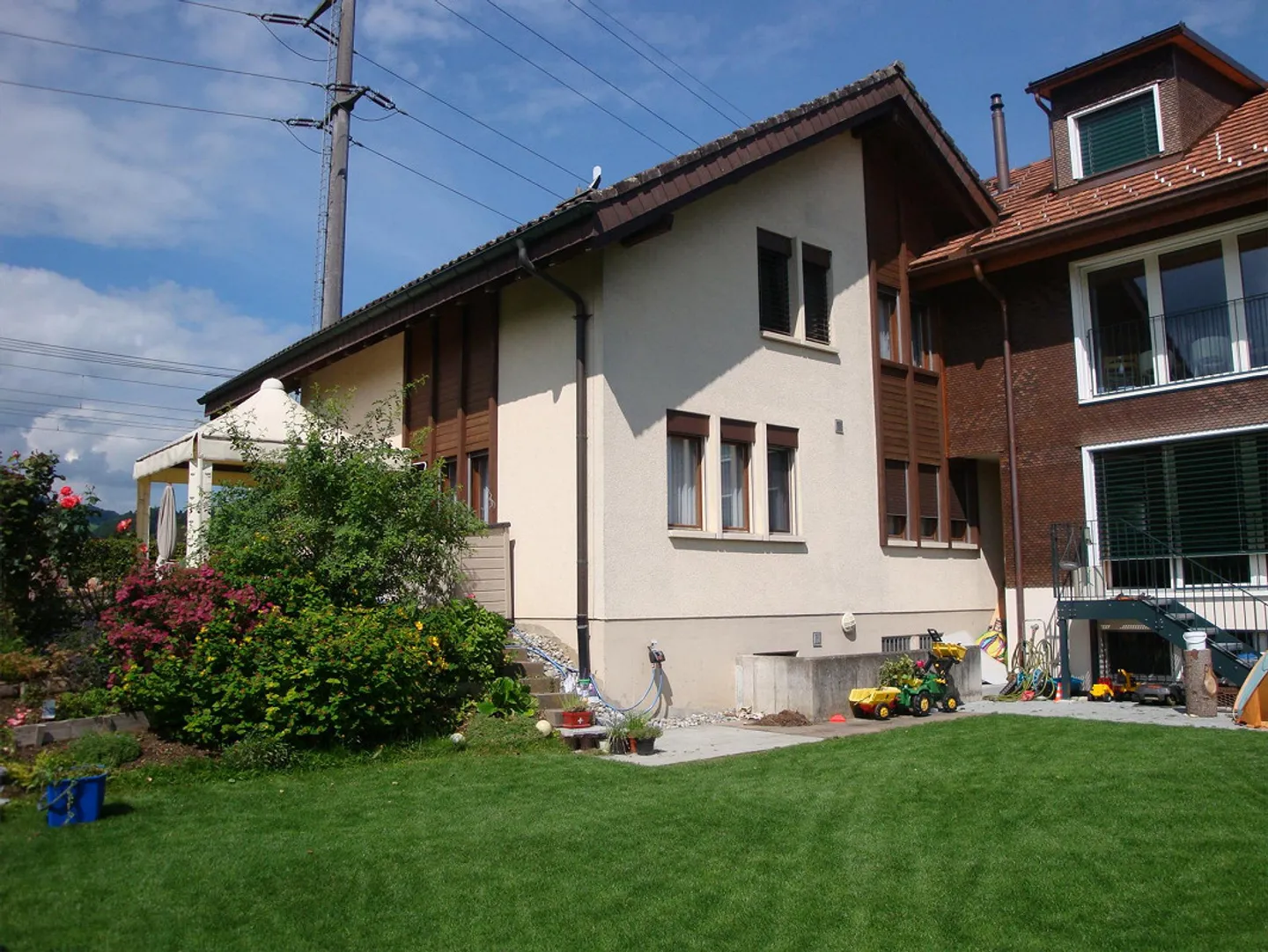 61/2 Single Family House - Photo 3 of 13