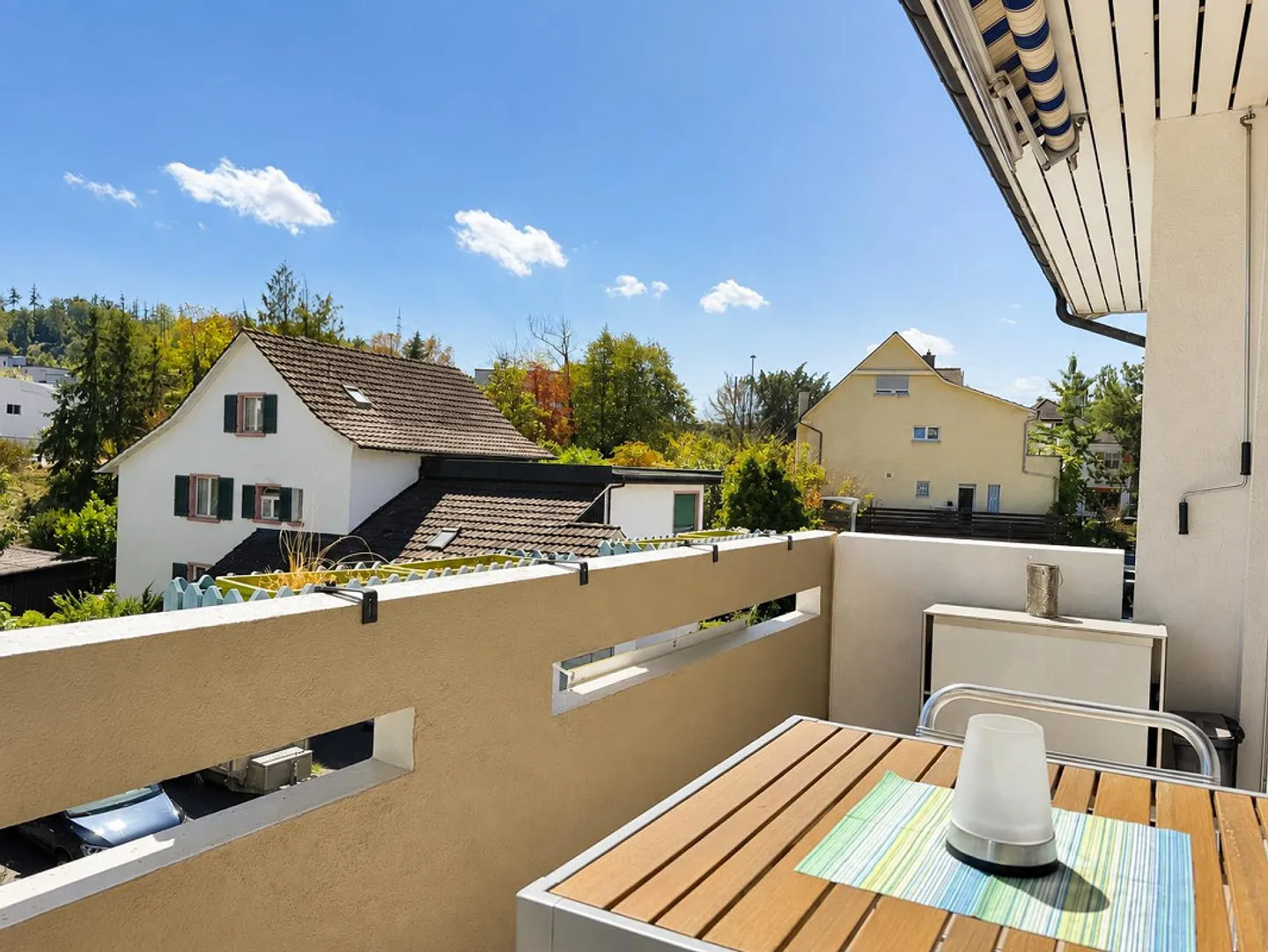 Sonnige Dachwohnung mit Weitsicht – ruhig wohnen, zentral leben - Photo 4 of 9