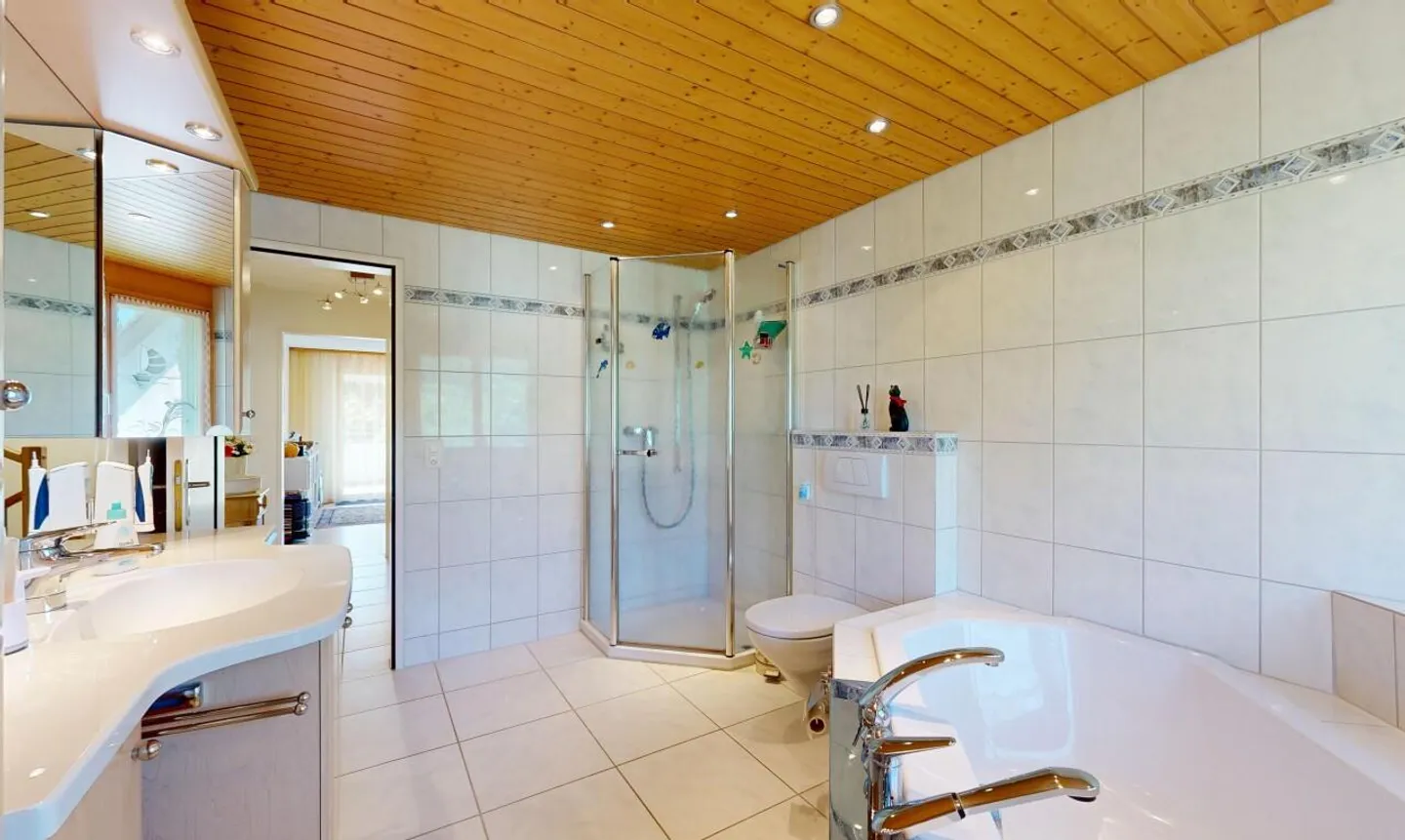 Charming Townhouse in Quiet Area - Photo 9 of 11