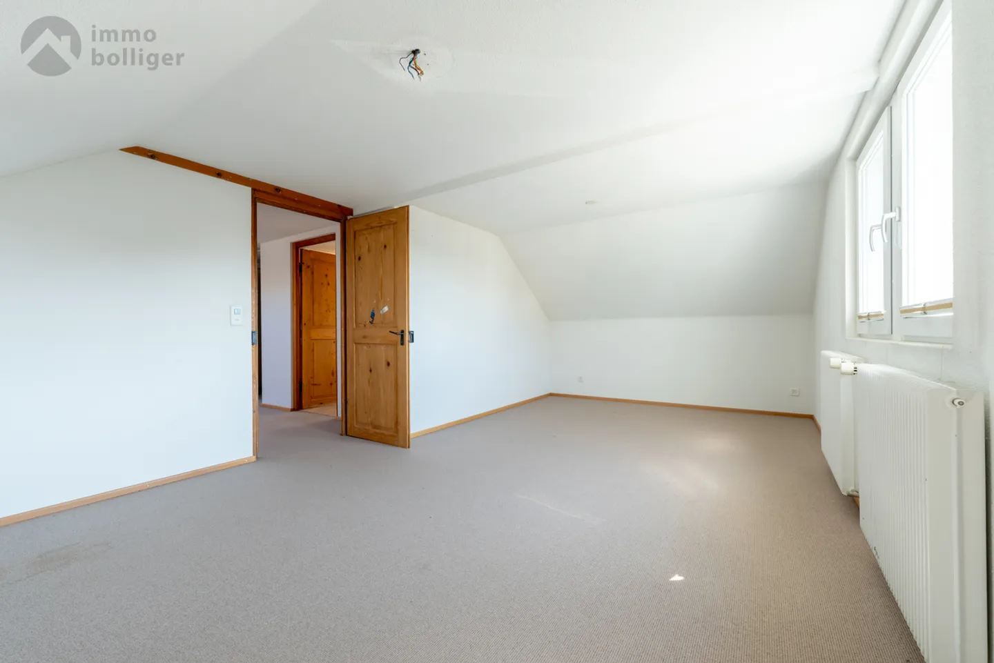 Well-maintained single-family house with garden paradise - Photo 6 of 13