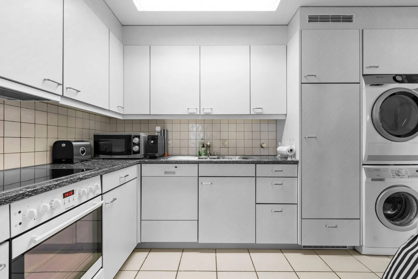 Appartement 2,5 pièces avec balcon dans un beau quartier résidentiel - Photo 2 sur 5