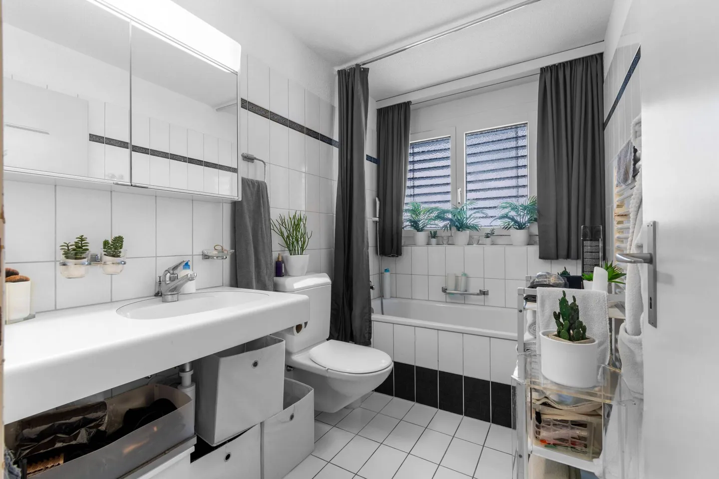 Appartement 2,5 pièces avec balcon dans un beau quartier résidentiel - Photo 4 sur 5