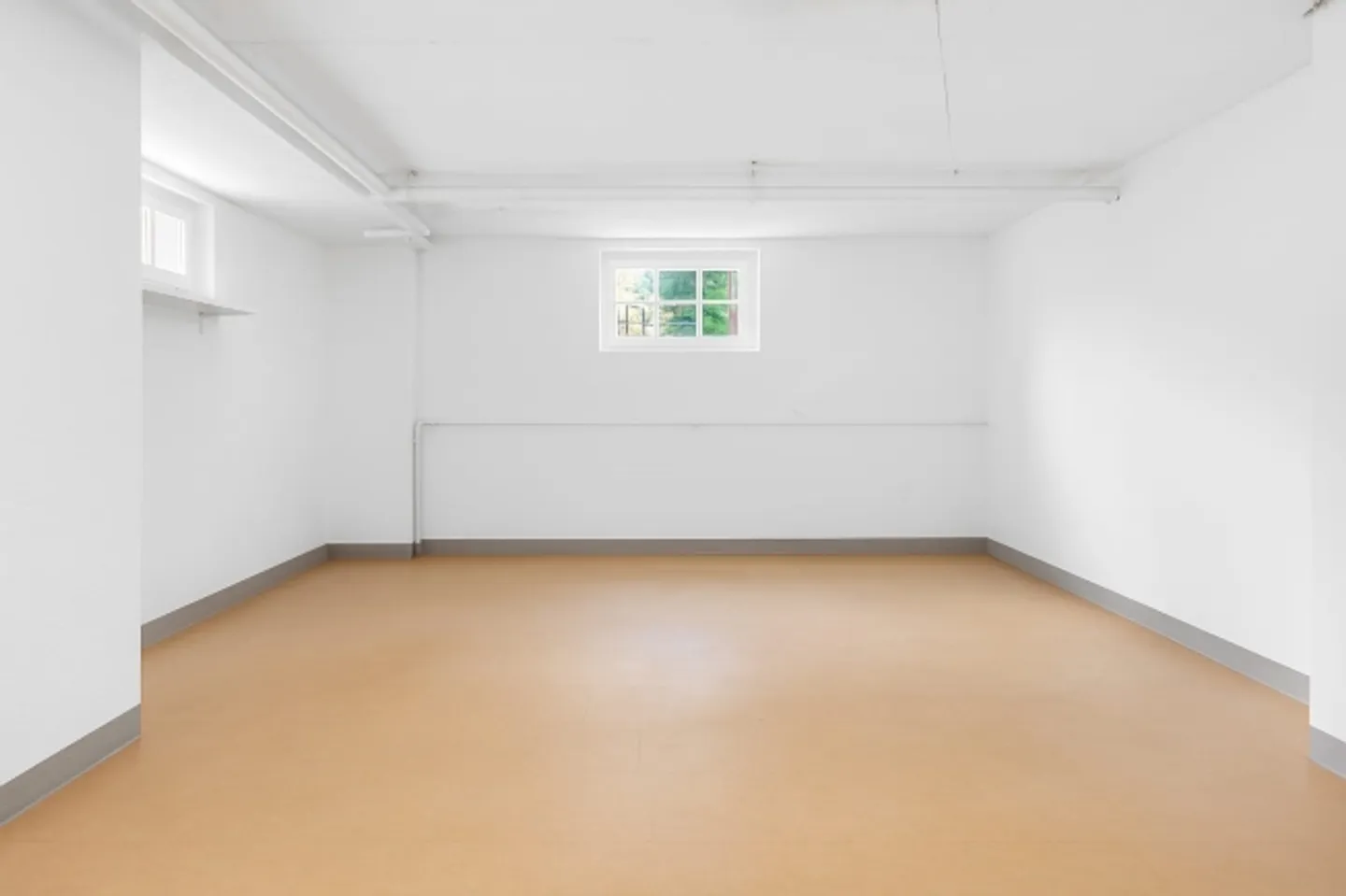 Detached house with potential for expansion - Photo 6 of 9