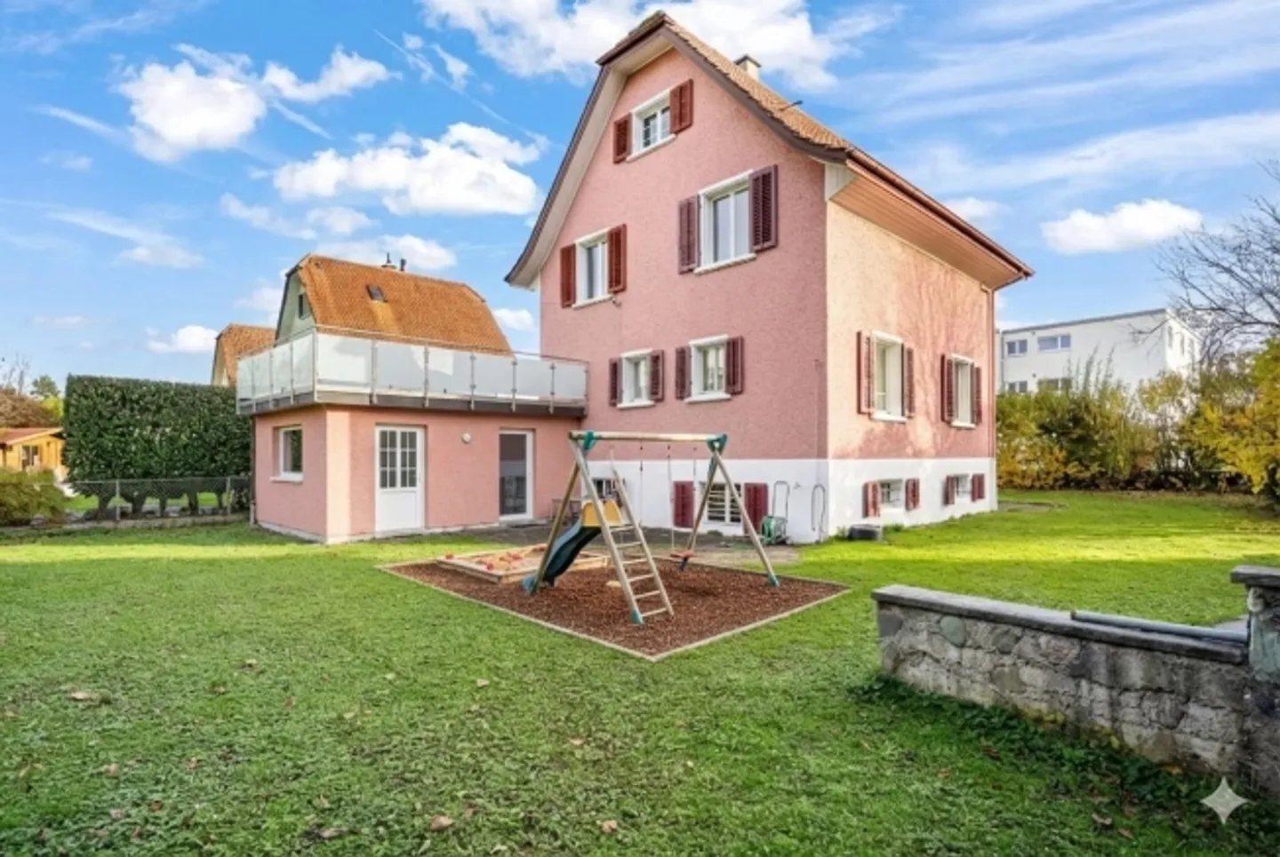 Detached house with potential for expansion - Photo 3 of 9