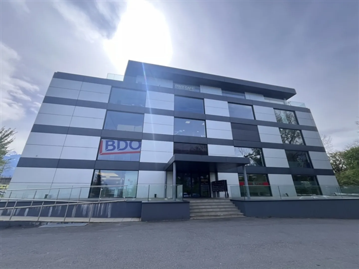 Espace moderne de 243 m2 - Gratuit pendant 1 mois - Photo 1 sur 6