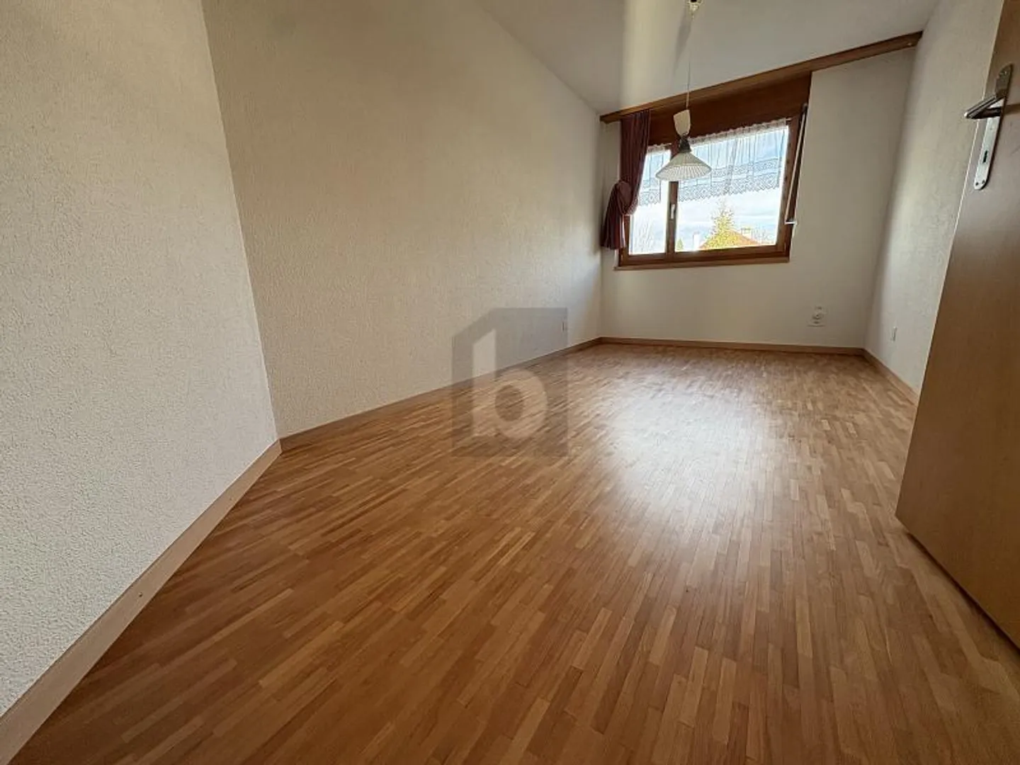 STANDARD DE PROPRIÉTÉ AVEC 2 BALCONS - Photo 2 sur 6