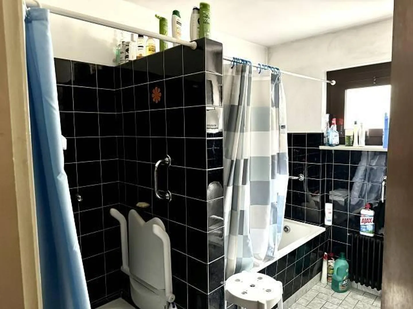 Casa di 6 1/2 stanze con negozio in una posizione tranquilla nel centro del villaggio - Foto 14 di 22