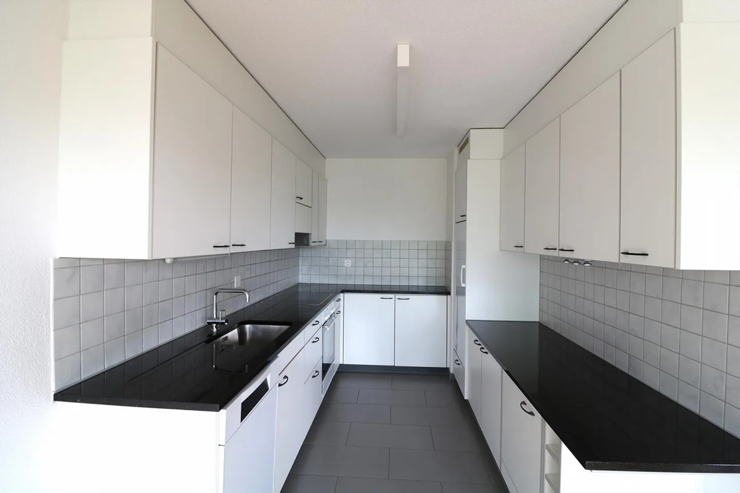 Quiet 4.5-room apartment in the green - Photo 3 of 12