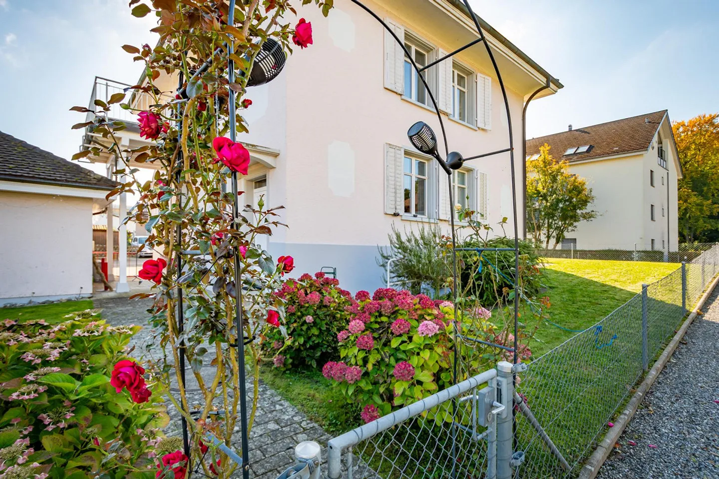 Maison résidentielle imposante avec vue sur le lac - Photo 3 sur 15