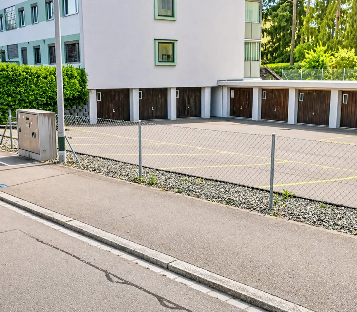 PLACE DE PARKING DANS UN EMPLACEMENT CENTRAL - Photo 1 sur 1