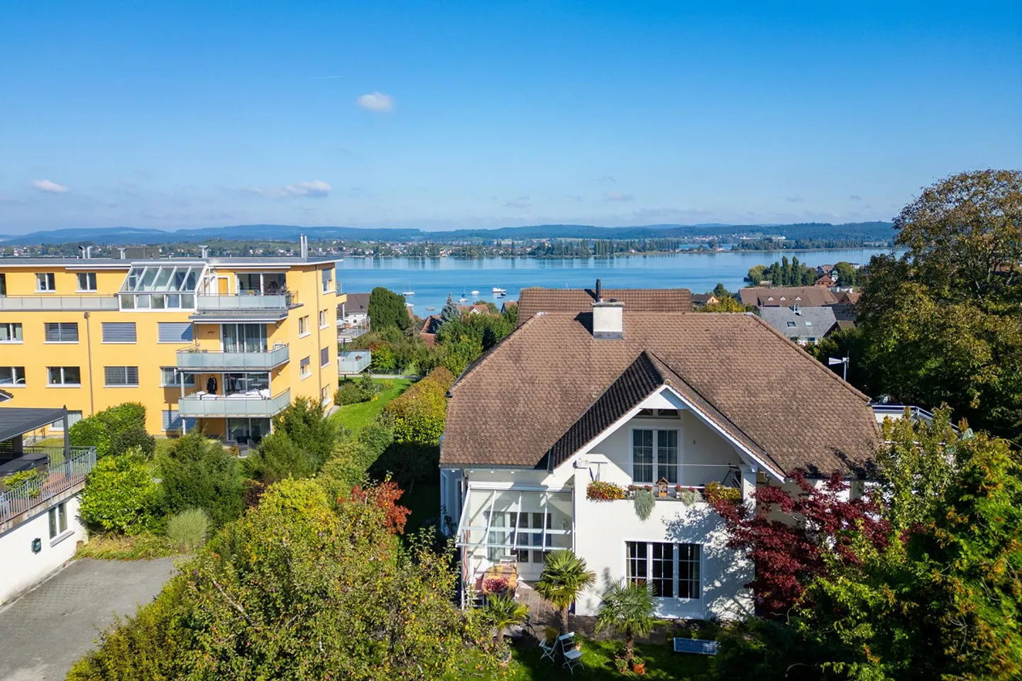Maison résidentielle imposante avec vue sur le lac - Photo 5 sur 15