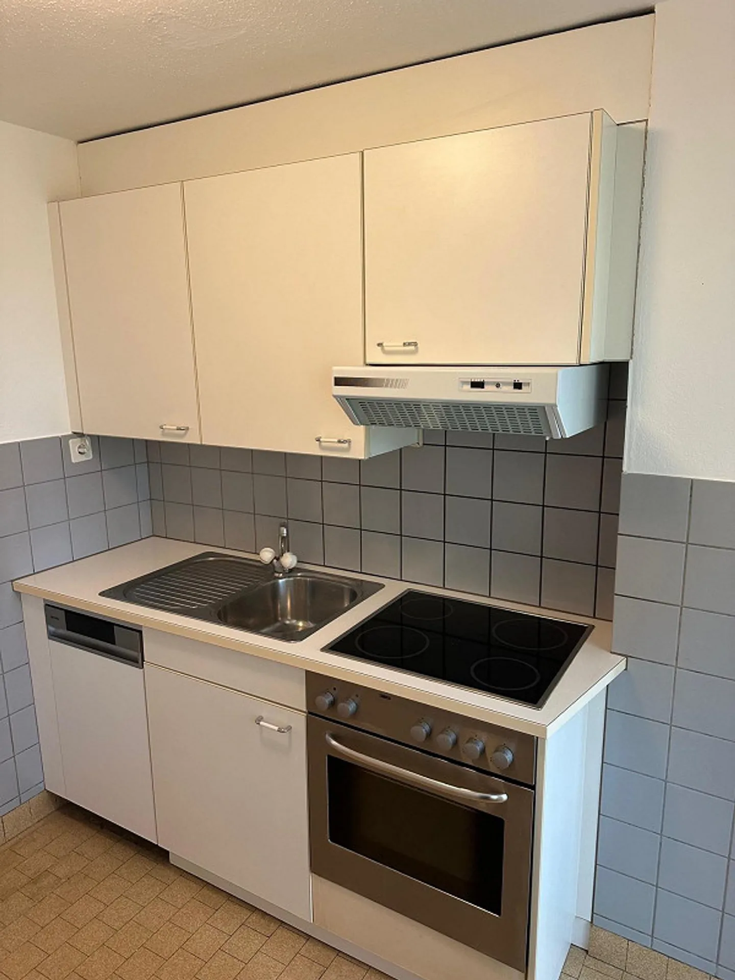 Appartamento soleggiato di 2 stanze al piano rialzato - Foto 4 di 12